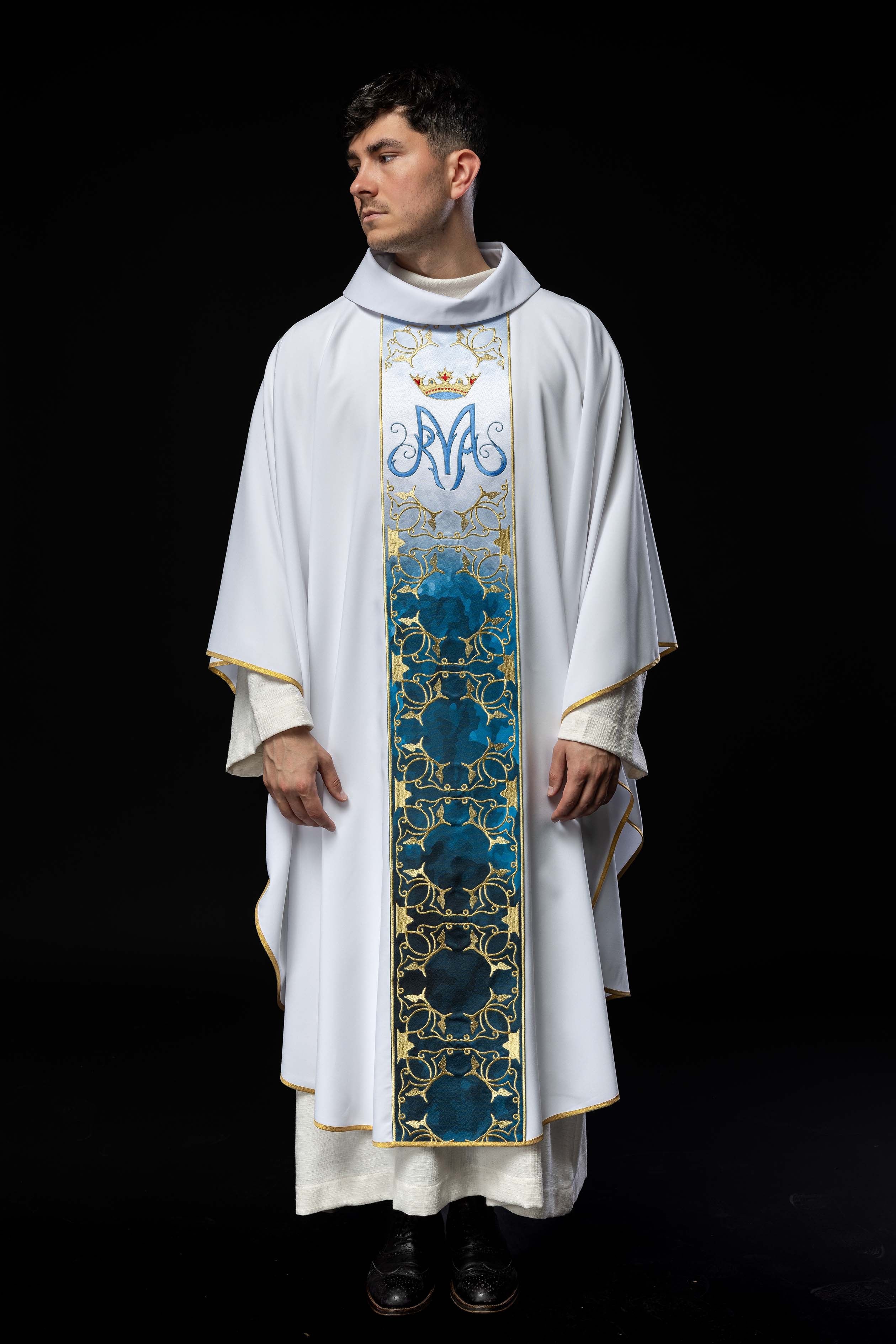 White Marian liturgical chasuble with an embroidered and sublimated belt