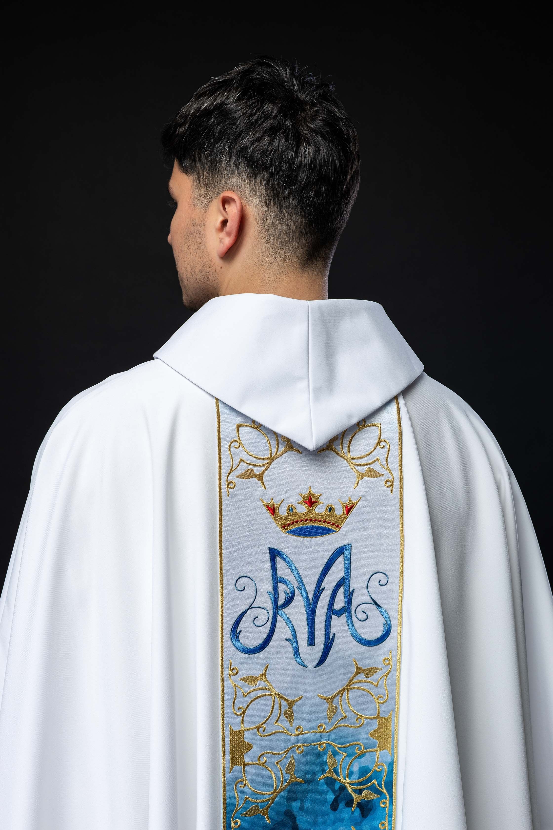 White Marian liturgical chasuble with an embroidered and sublimated belt