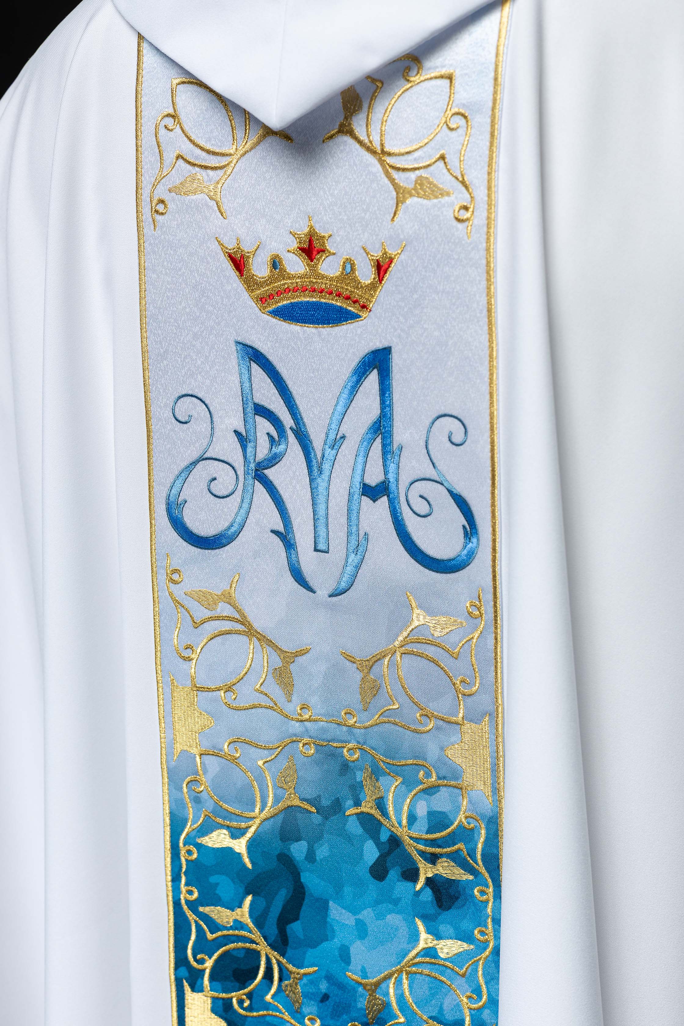 White Marian liturgical chasuble with an embroidered and sublimated belt