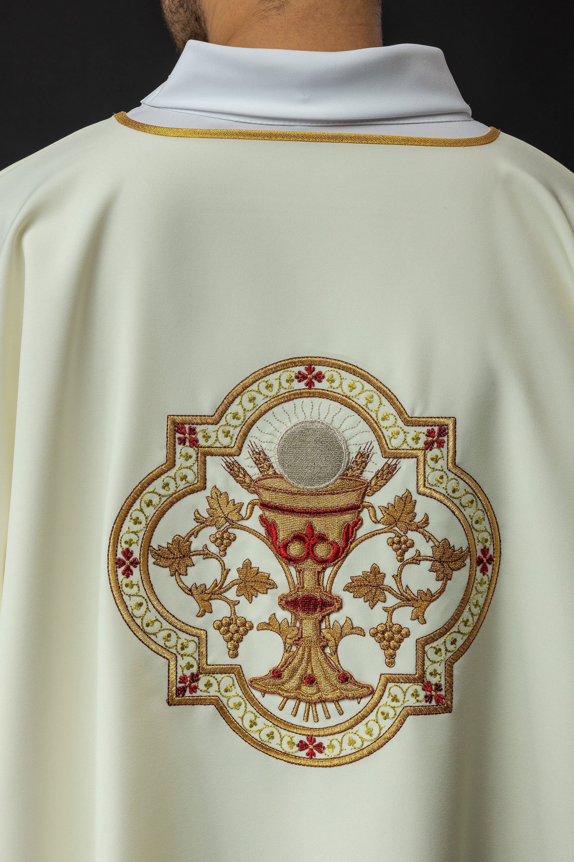 Dalmatyka z motywem Serca Pana Jezusa i Kielicha eucharystycznego - ORNATY.PL
