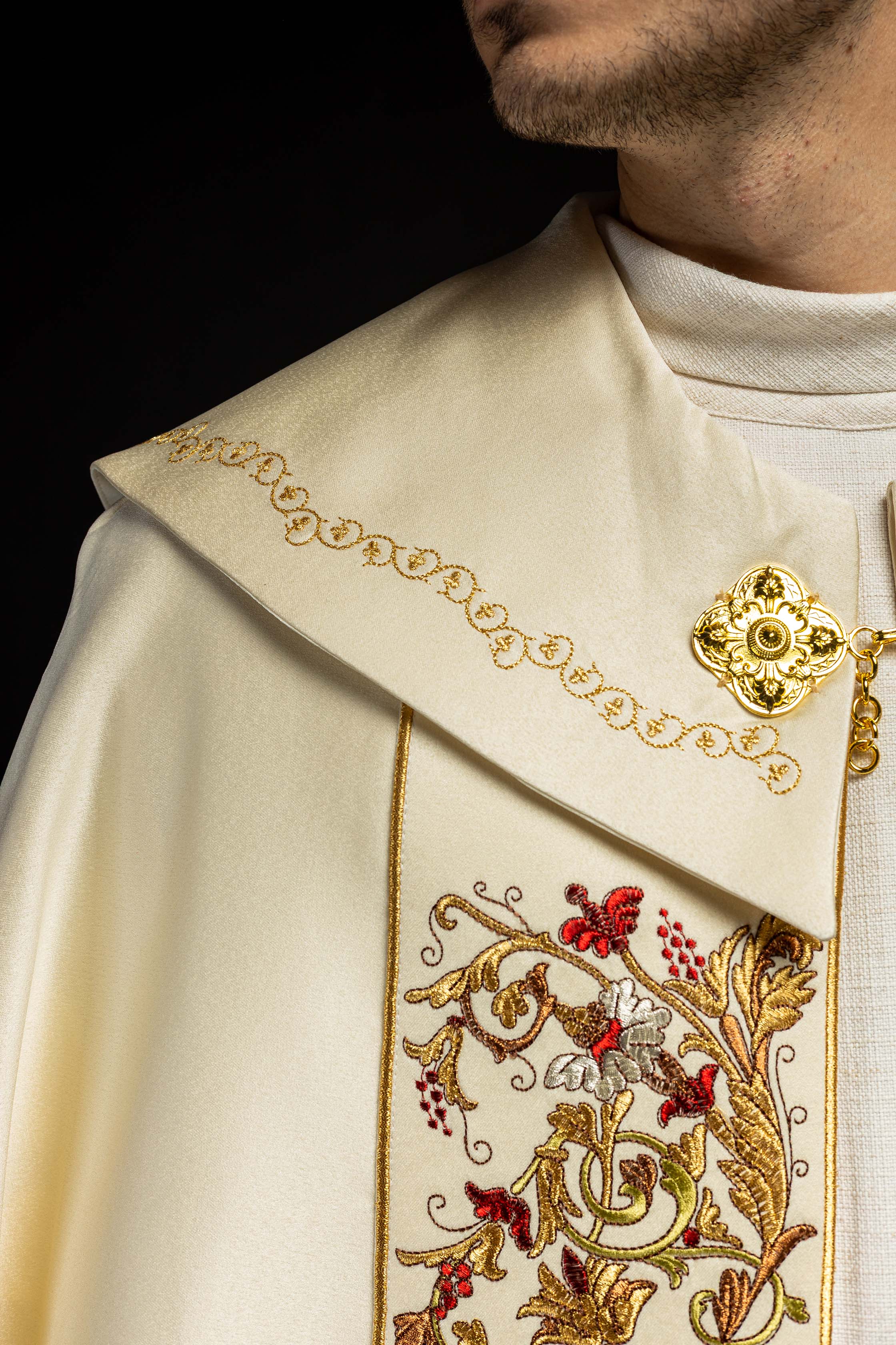 Liturgical cope with gold IHS motif - HAFTINAUSA.COM