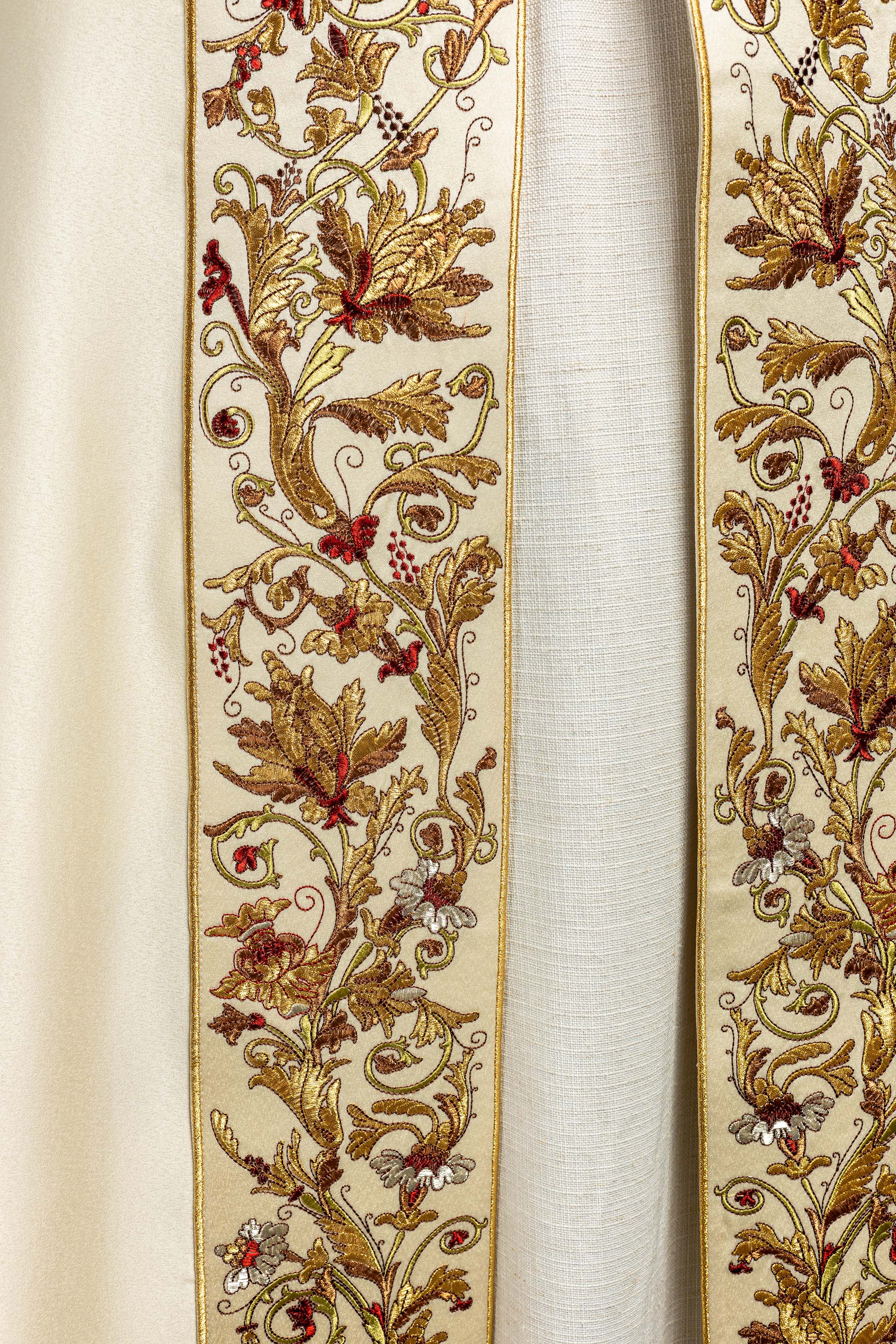 Liturgical cope with gold IHS motif - HAFTINAUSA.COM