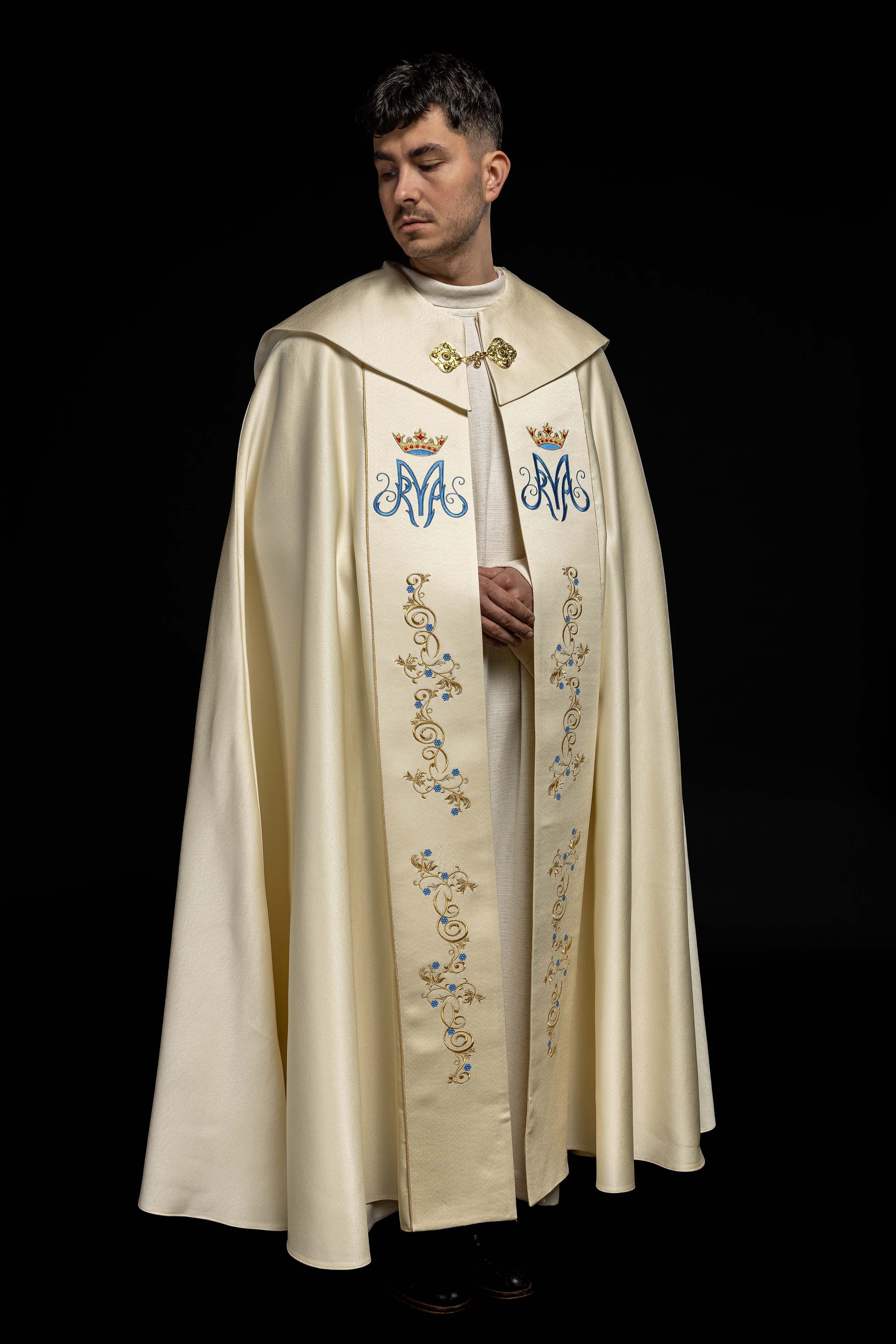 Marian cope in ecru with gold and blue embroidery - HAFTINAUSA.COM