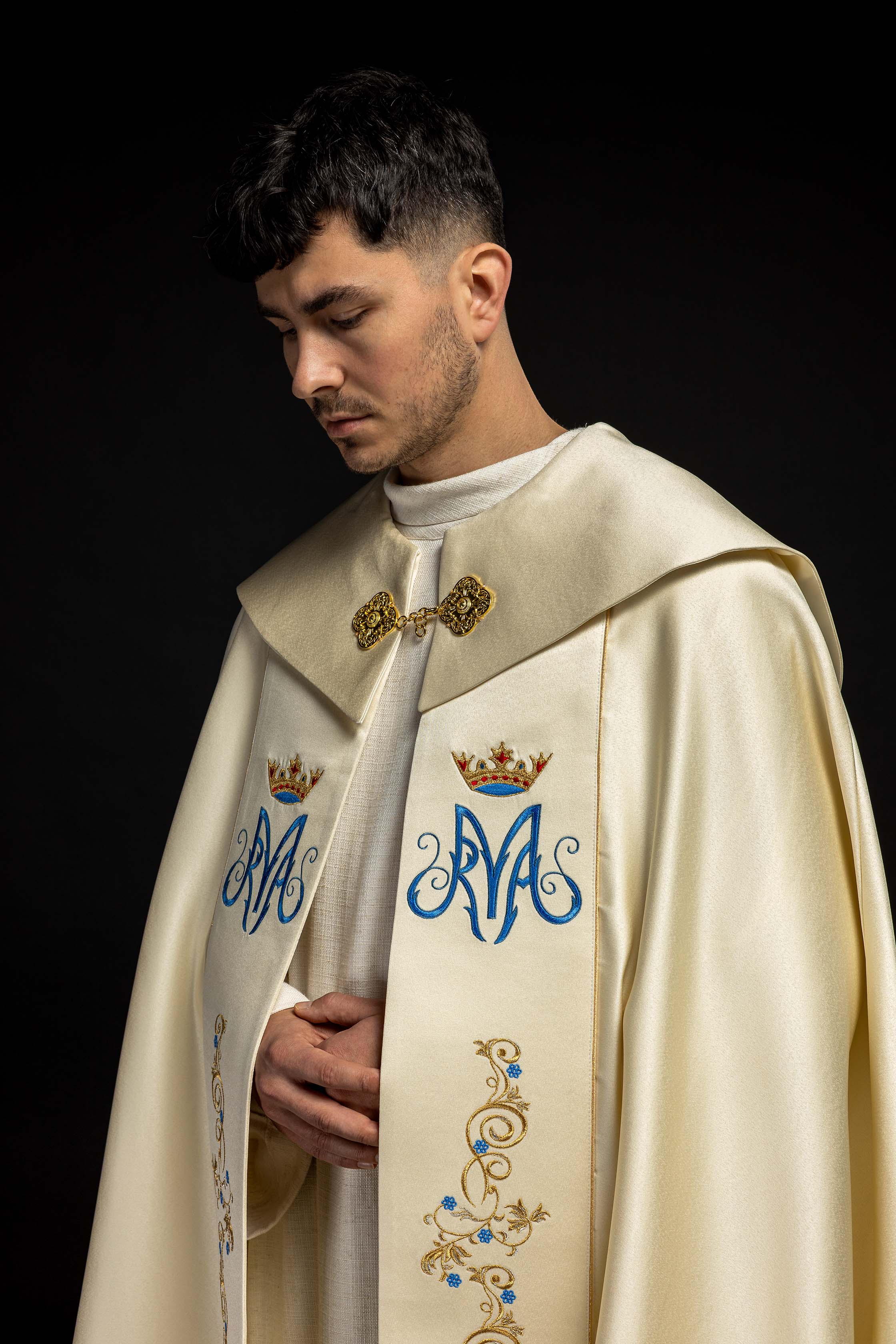Embroidered Marian cope in ecru