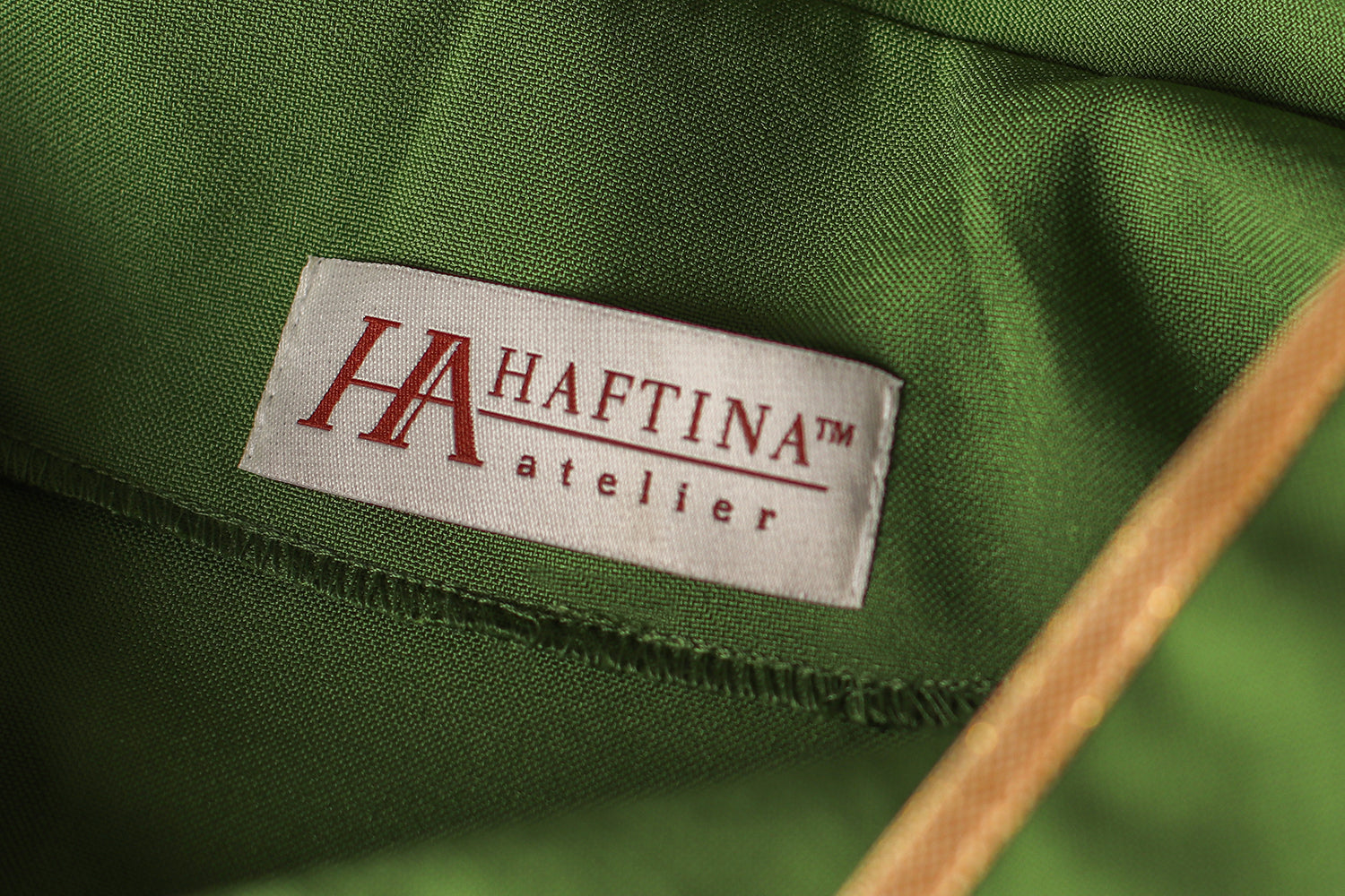 Green chasuble embroidered with IHS motif - HAFTINAUSA.COM