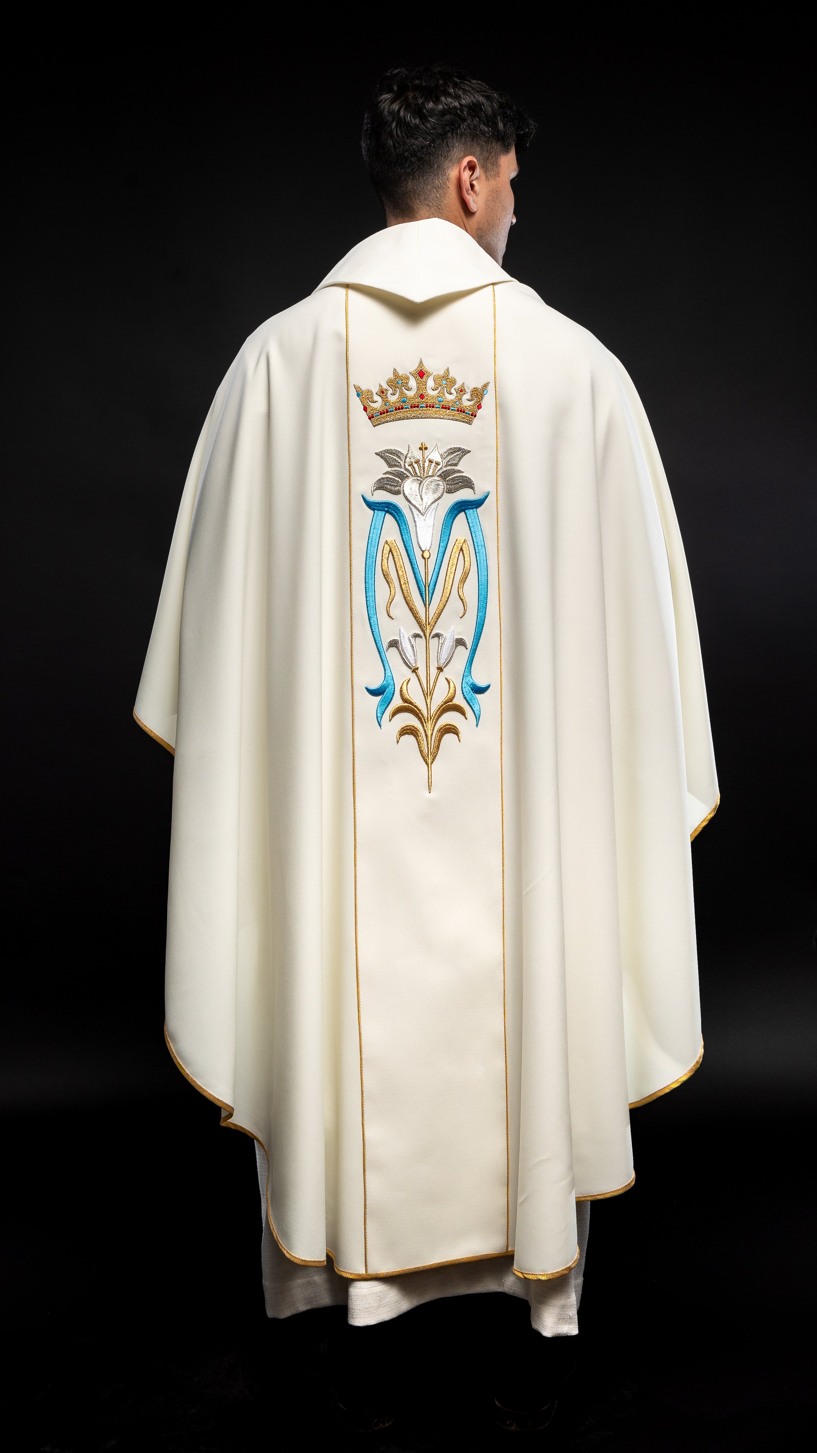 Ecru liturgical Marian chasuble embroidered with a crown - HAFTINAUSA.COM