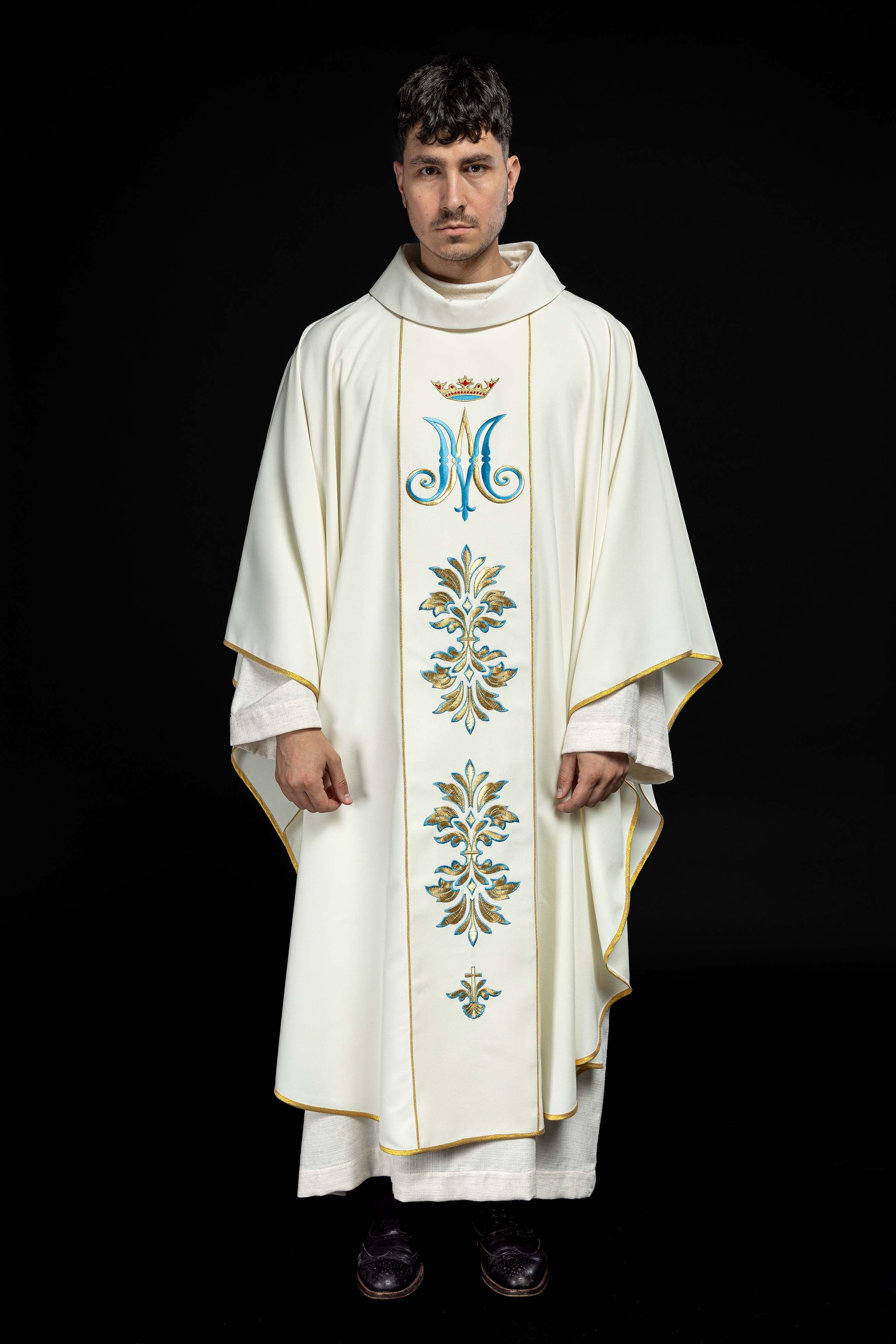 Chasuble with Mary motif in ecru color - HAFTINAUSA.COM
