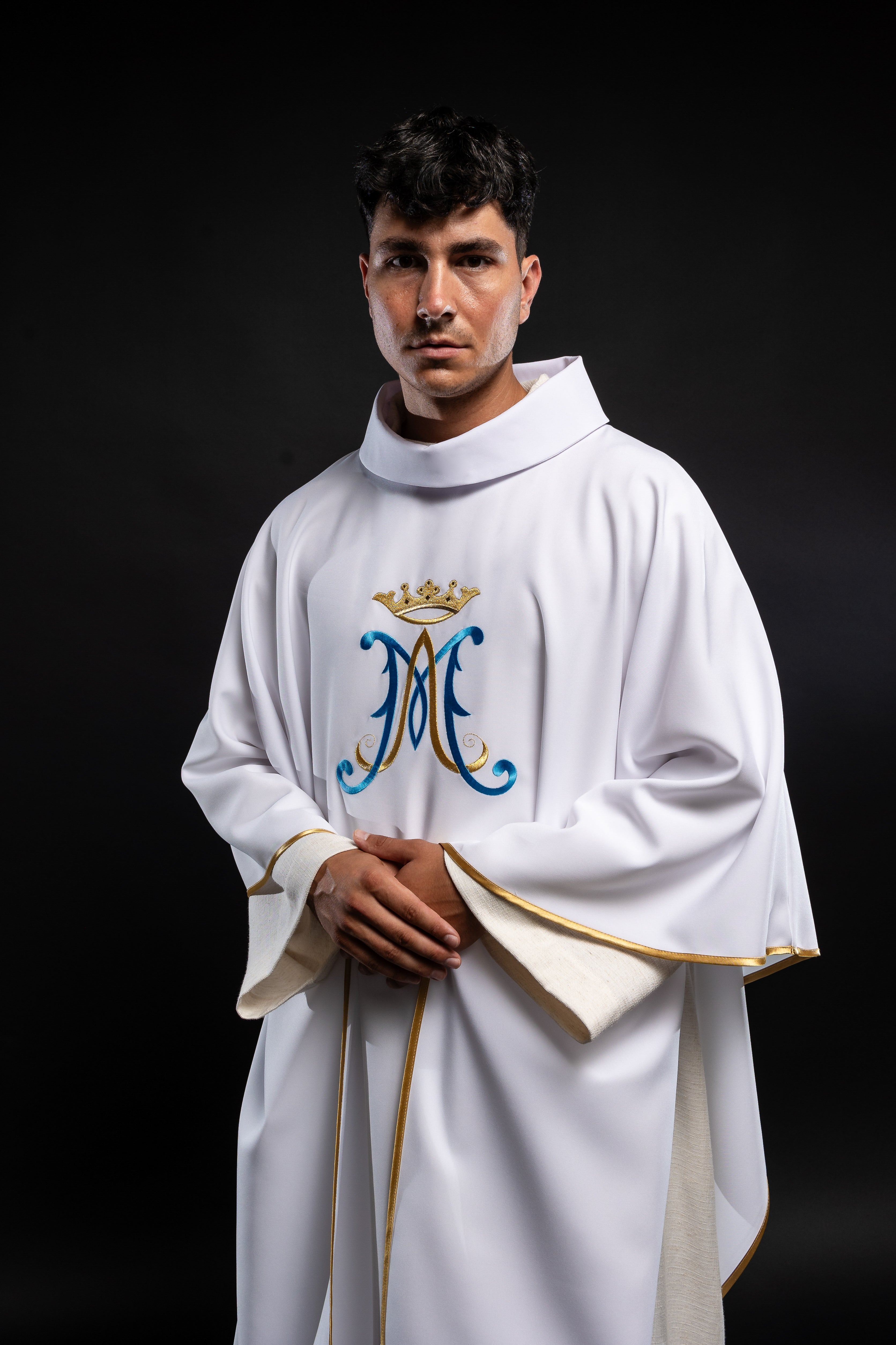 Chasuble in ecru with cross embroidery - HAFTINAUSA.COM
