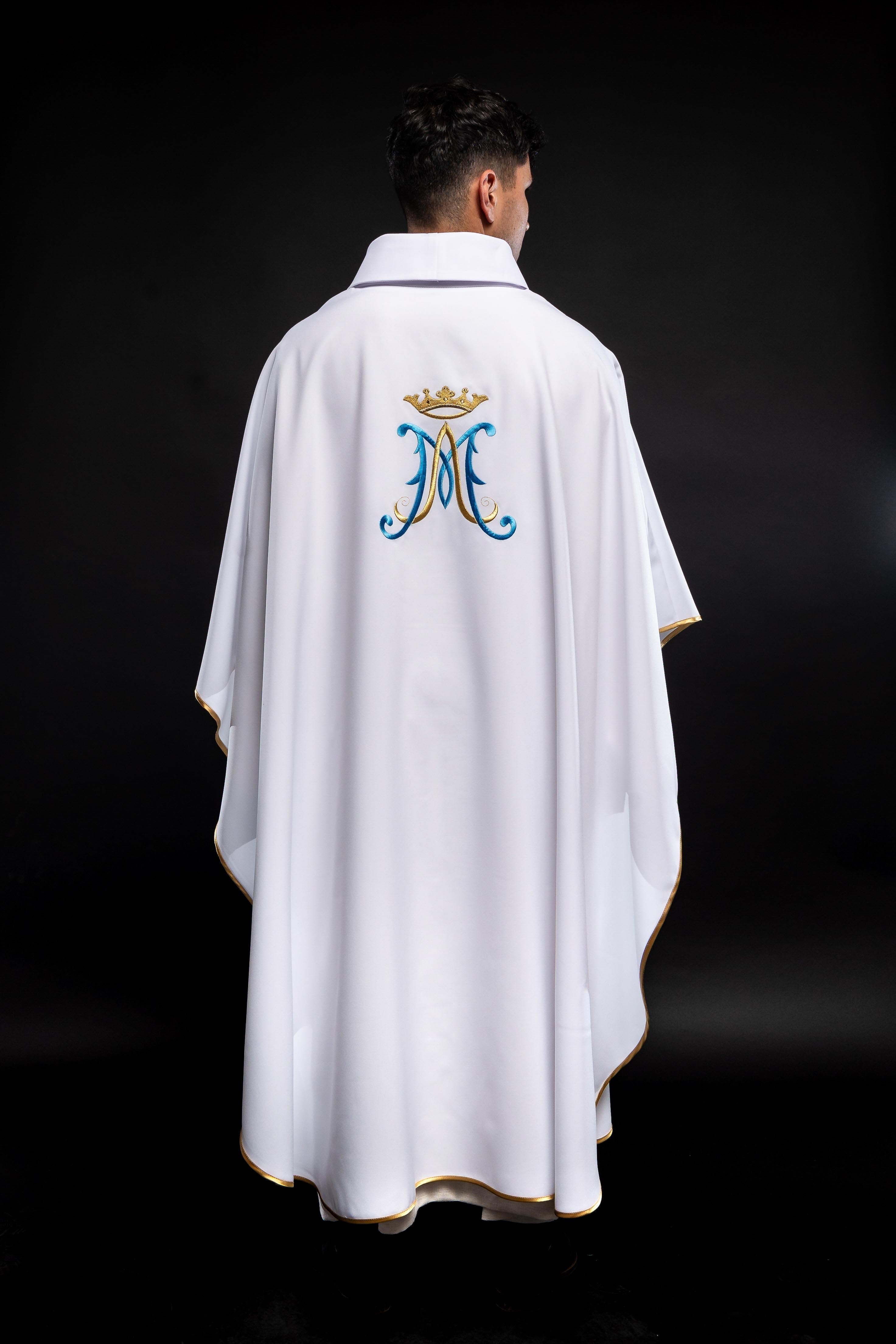 Chasuble in ecru with cross embroidery - HAFTINAUSA.COM