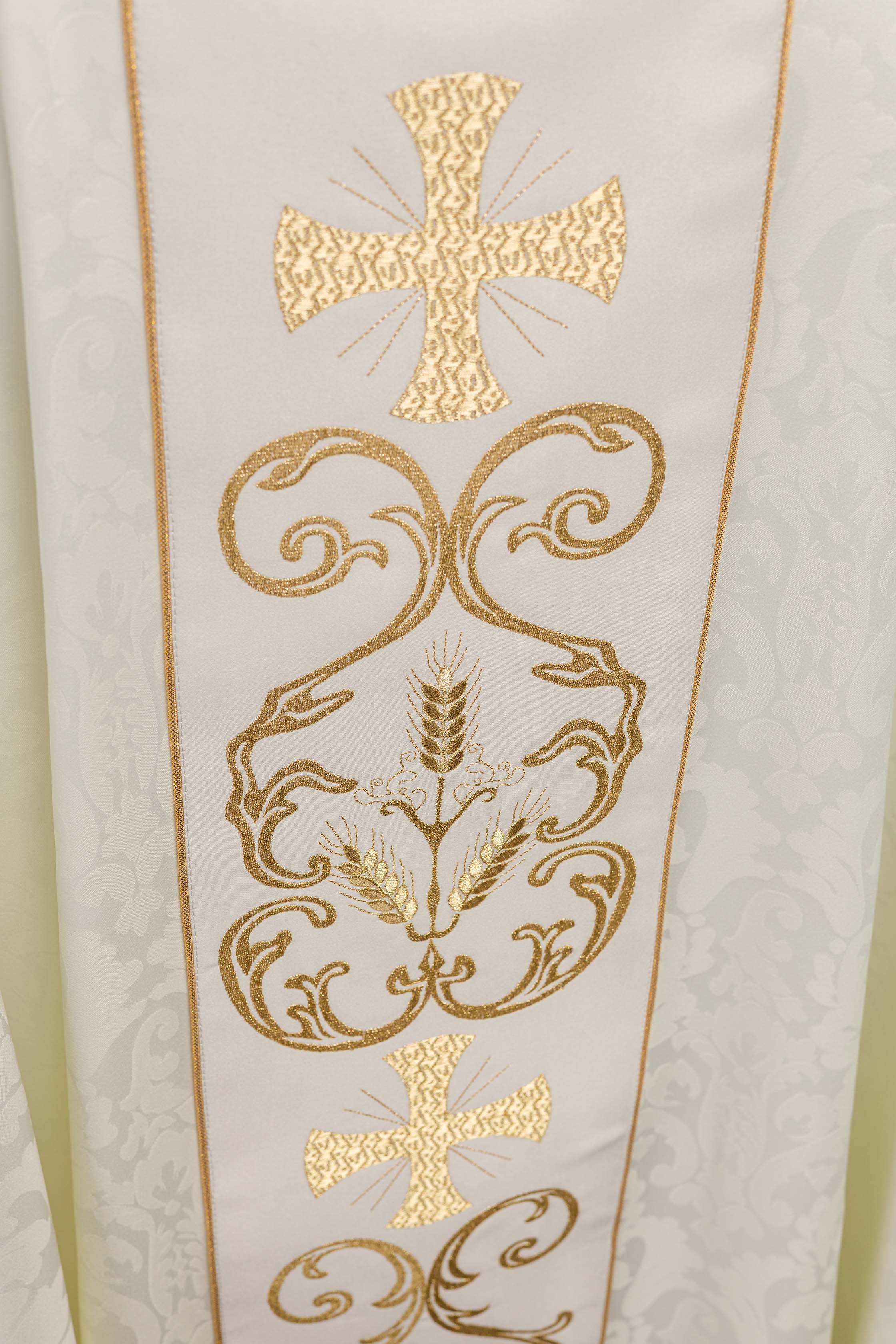 Liturgical chasuble with a decorated belt