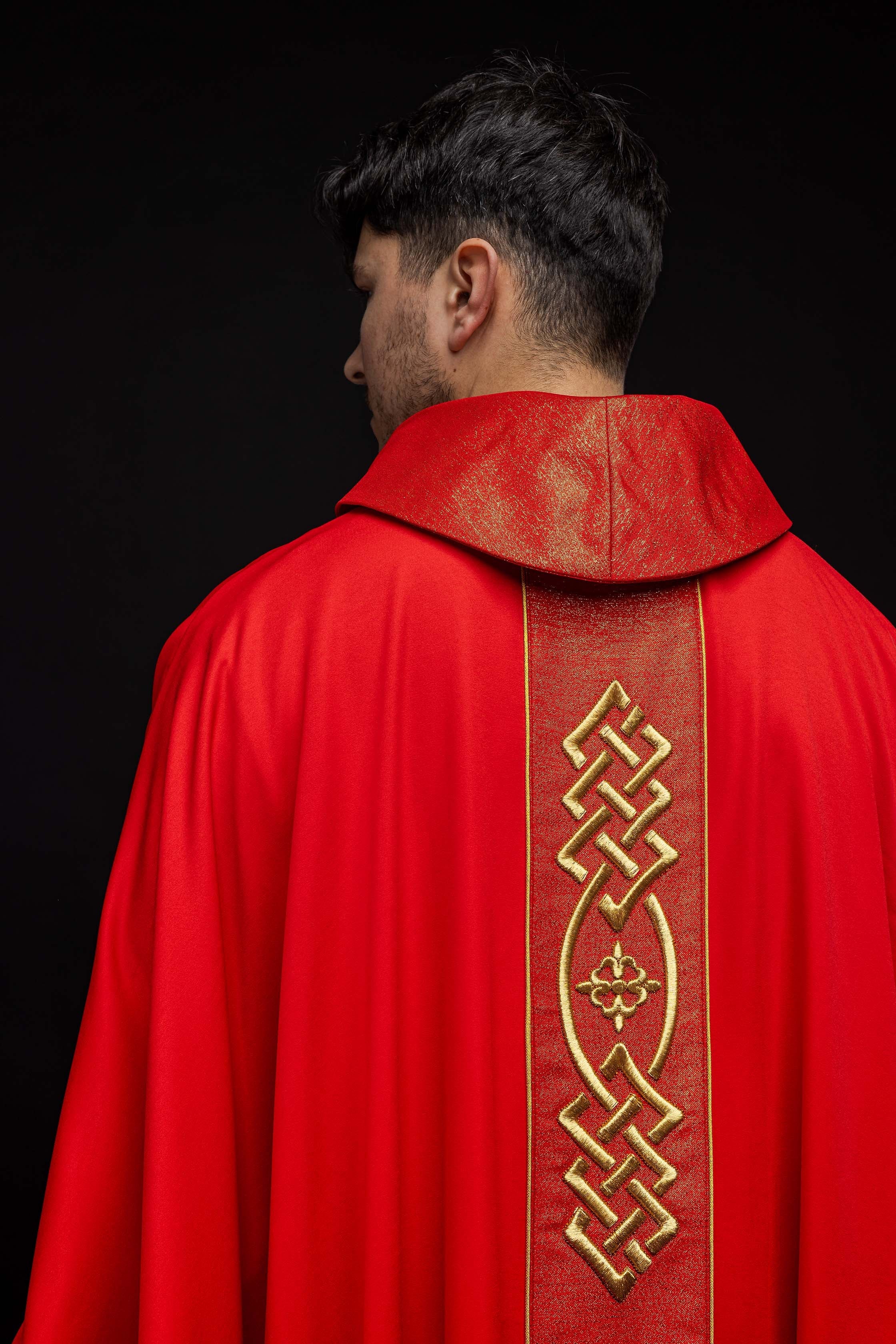 Ornat haftowany Czerwony ze Złotym Motywem Krzyża - ORNATY.PL