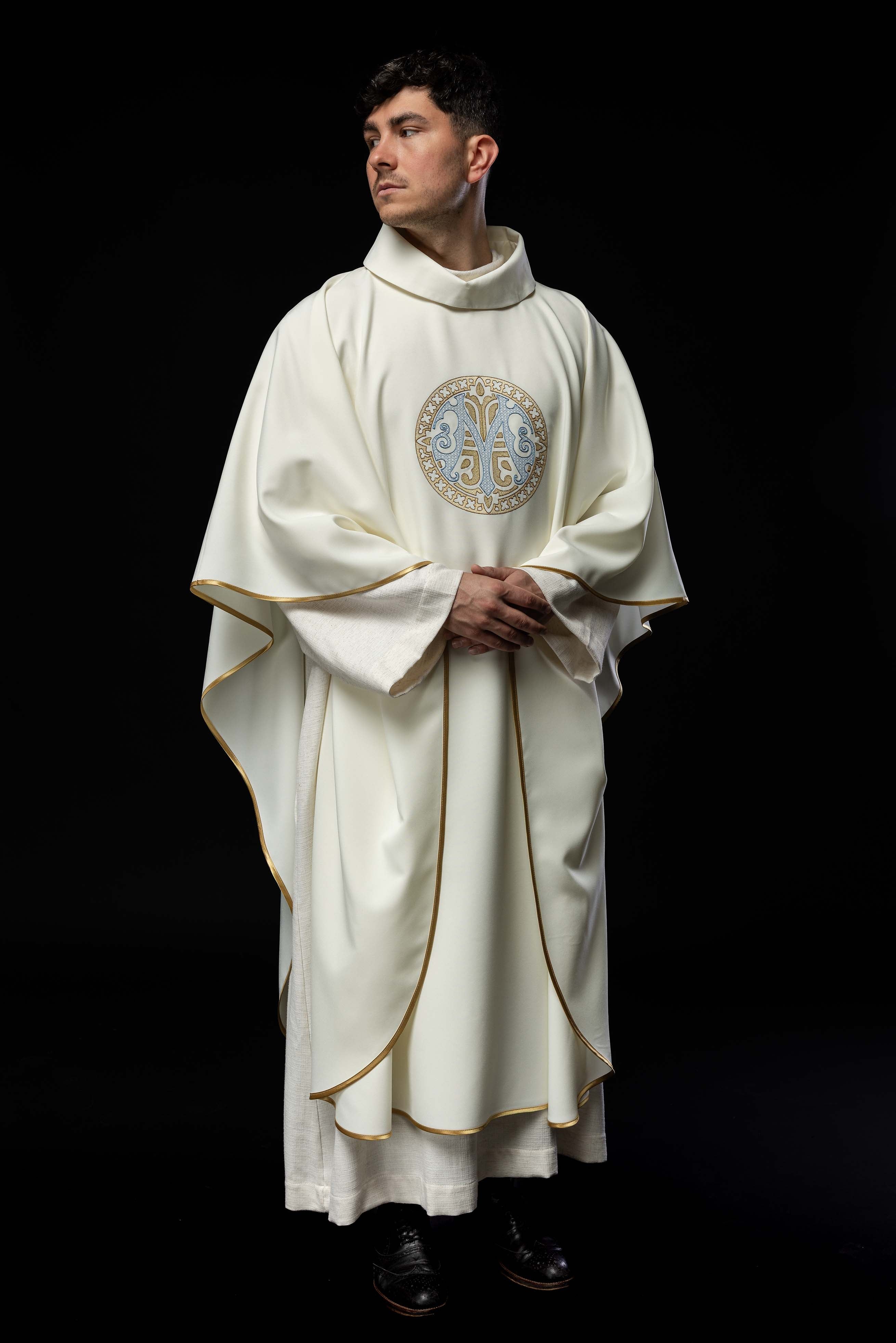 Ecru embroidered chasuble with Marian motif