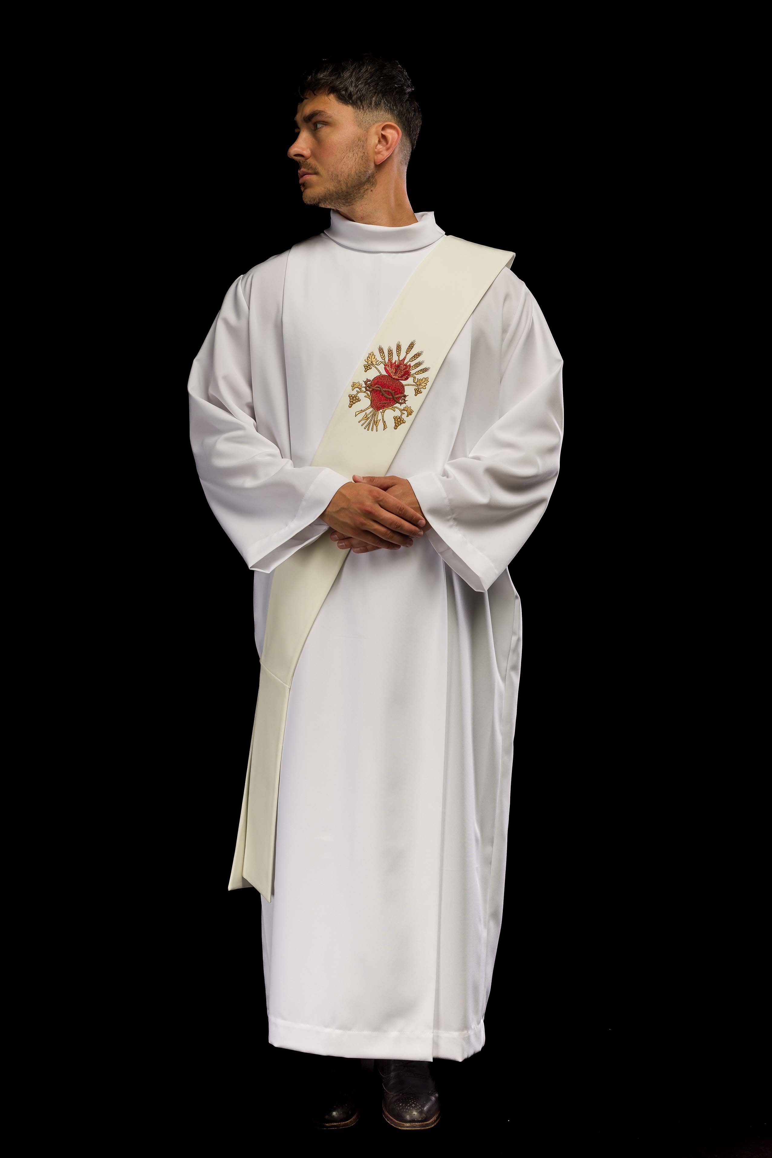 Ecru Deacon stole with the embroidery of the Sacred Heart of Jesus