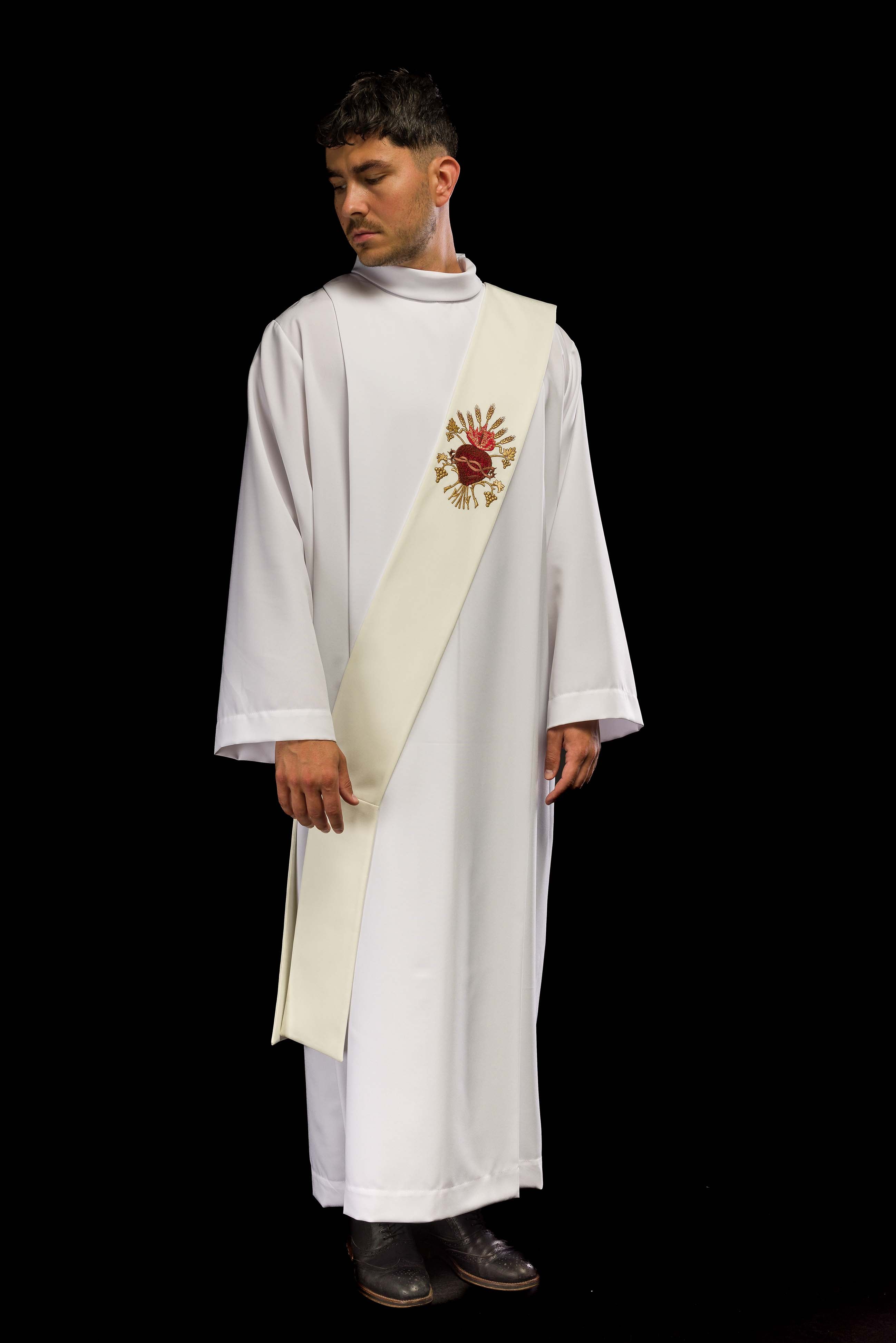Ecru Deacon stole with the embroidery of the Sacred Heart of Jesus