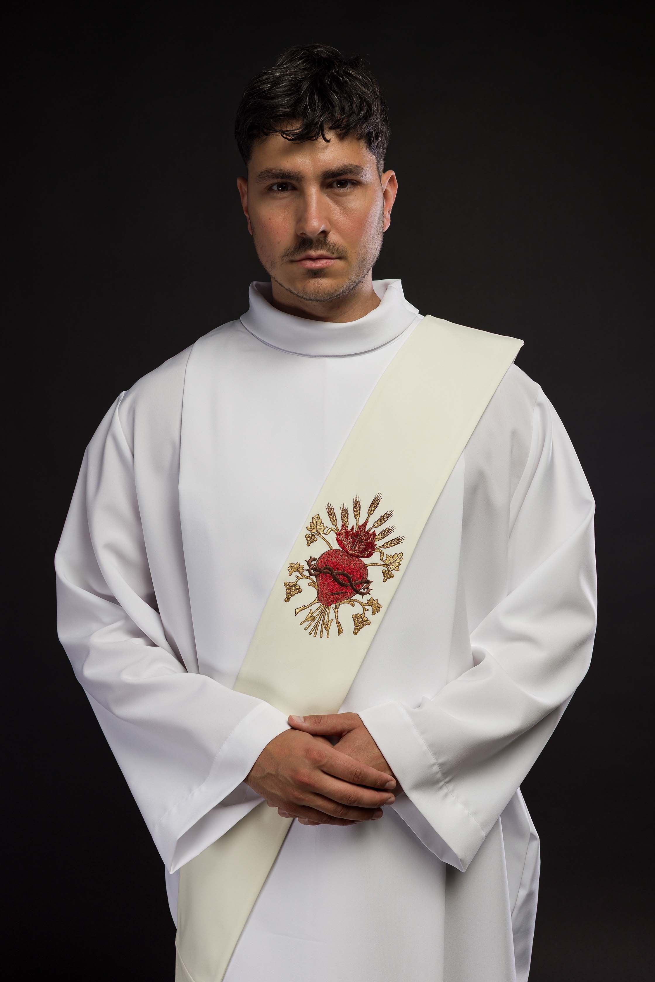 Ecru Deacon stole with the embroidery of the Sacred Heart of Jesus