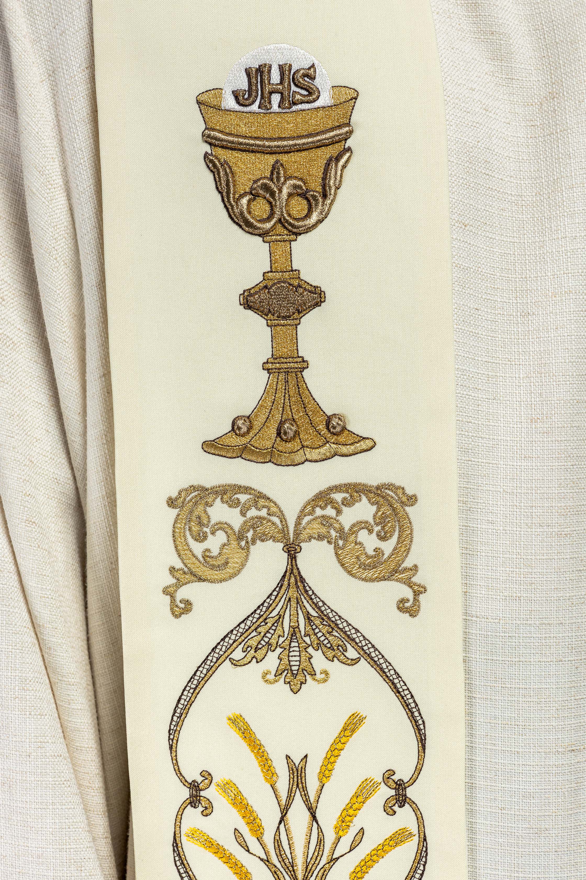 Ecru priestly stole with chalice IHS - HAFTINAUSA.COM