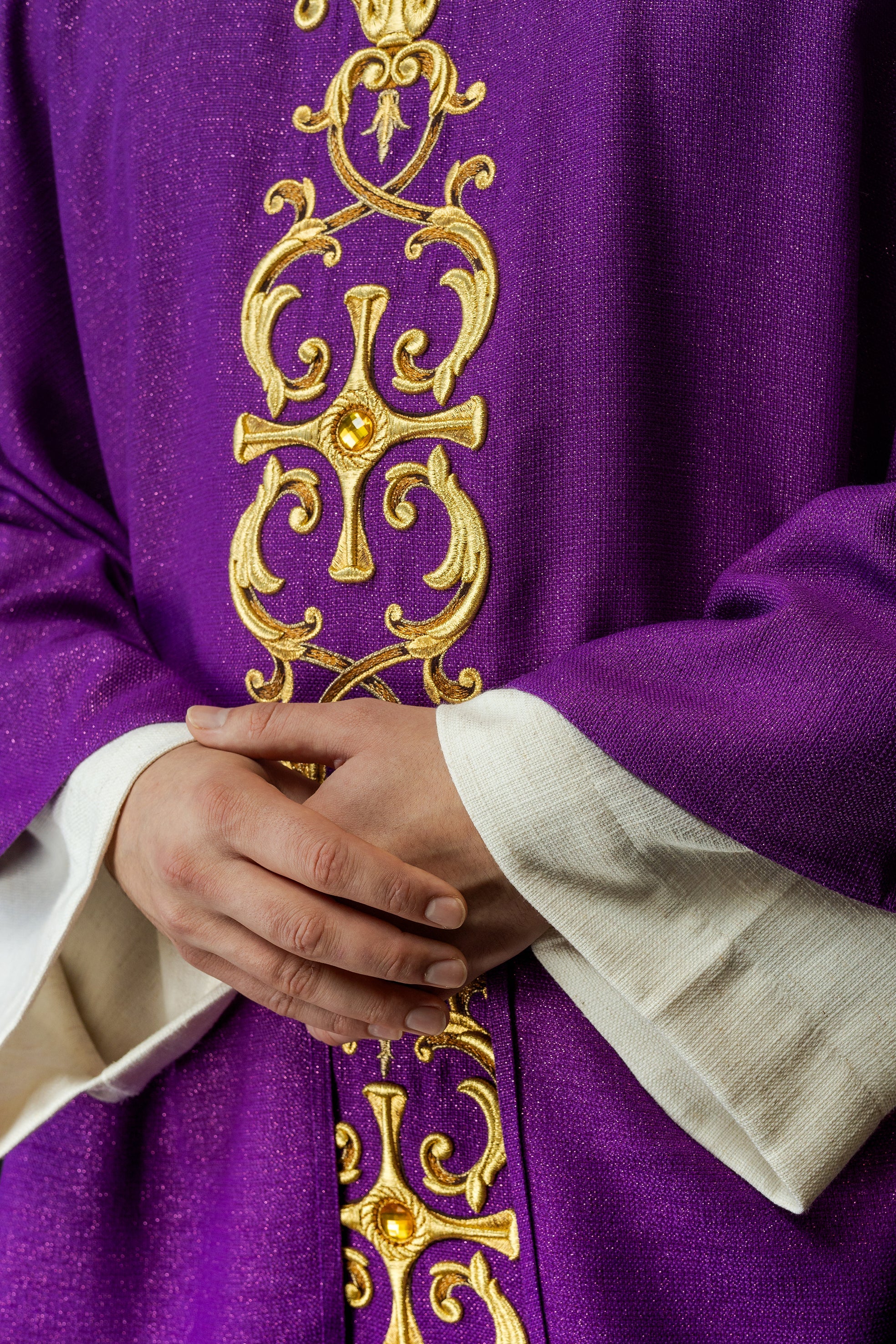Purple chasuble richly embroidered with gemstones - HAFTINAUSA.COM