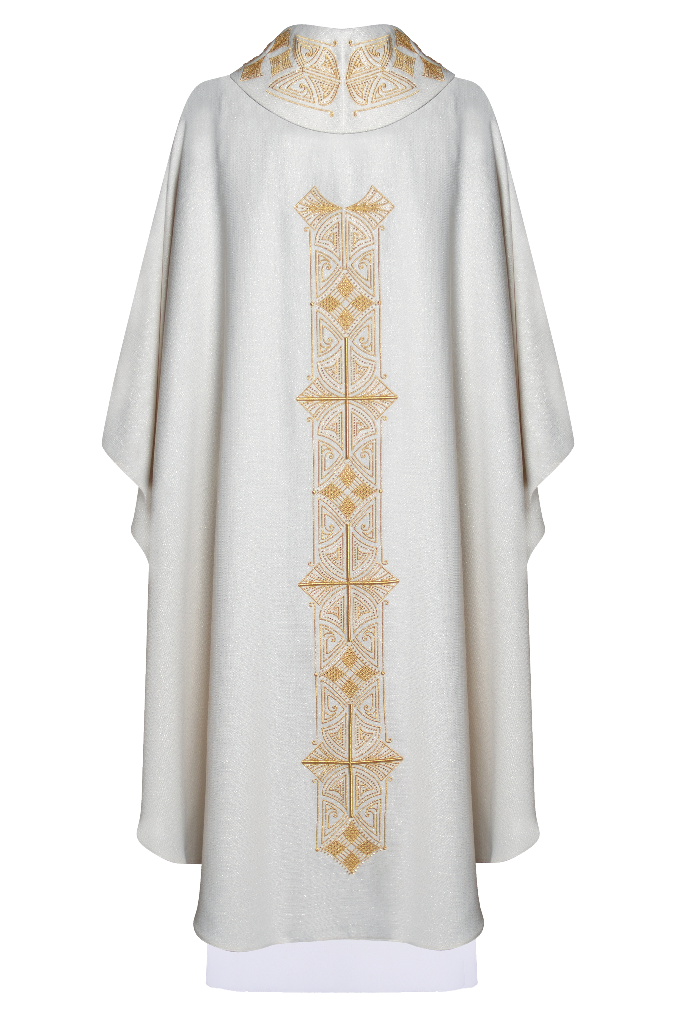 Shiny chasuble with richly adorned gold embroidery - HAFTINAUSA.COM