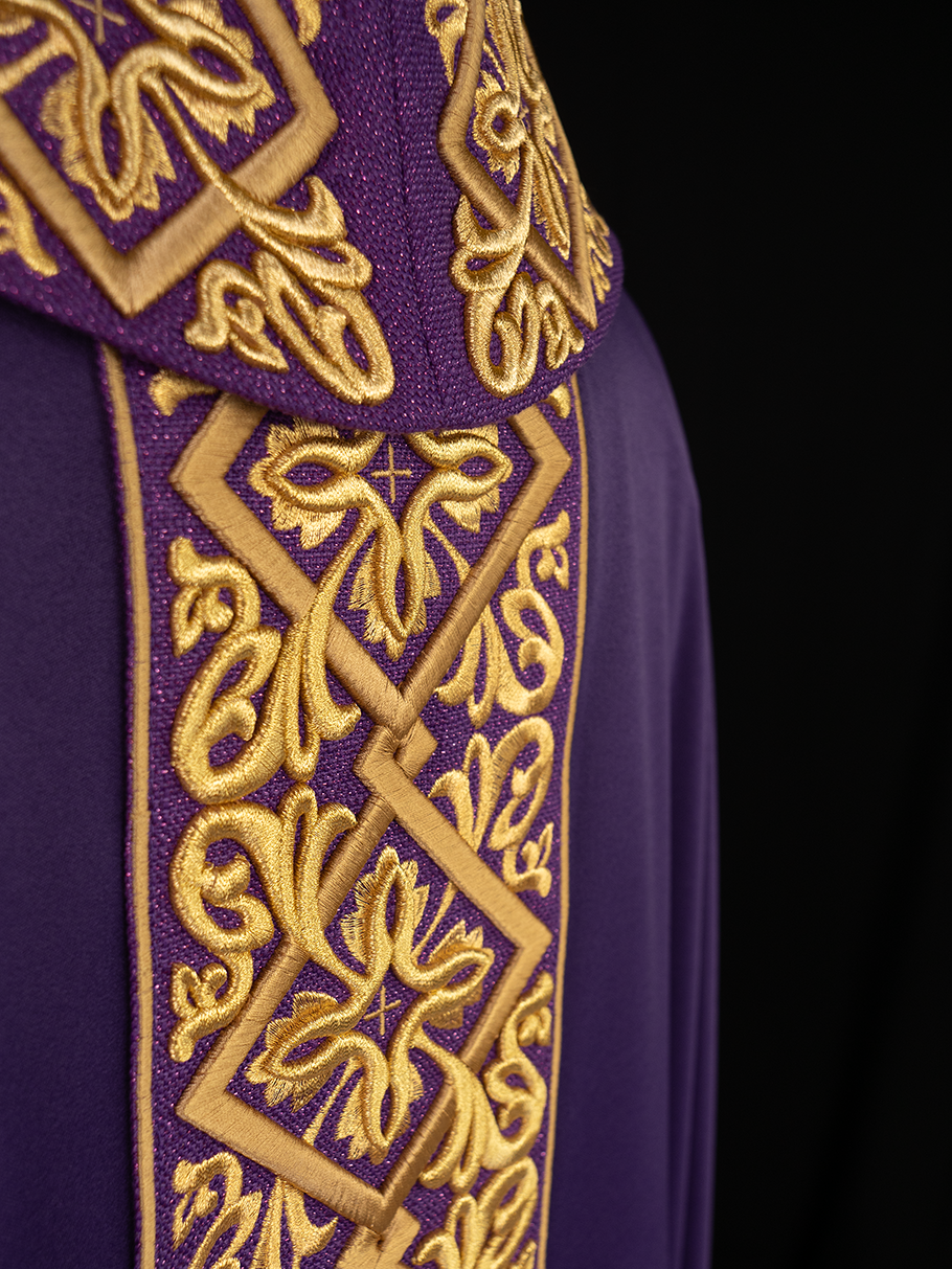 Purple chasuble with embroidered collar - HAFTINAUSA.COM