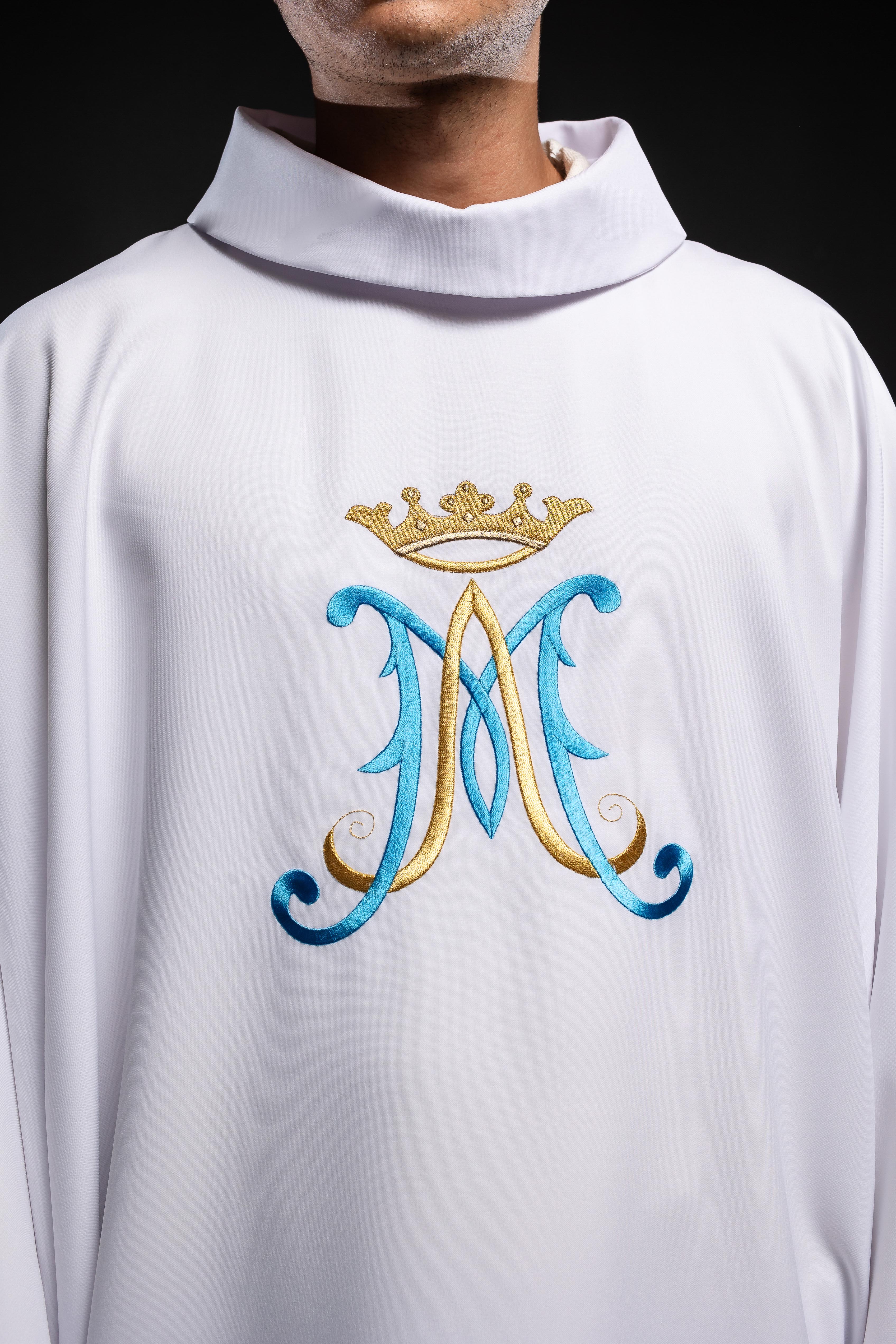 Chasuble in ecru with cross embroidery - HAFTINAUSA.COM