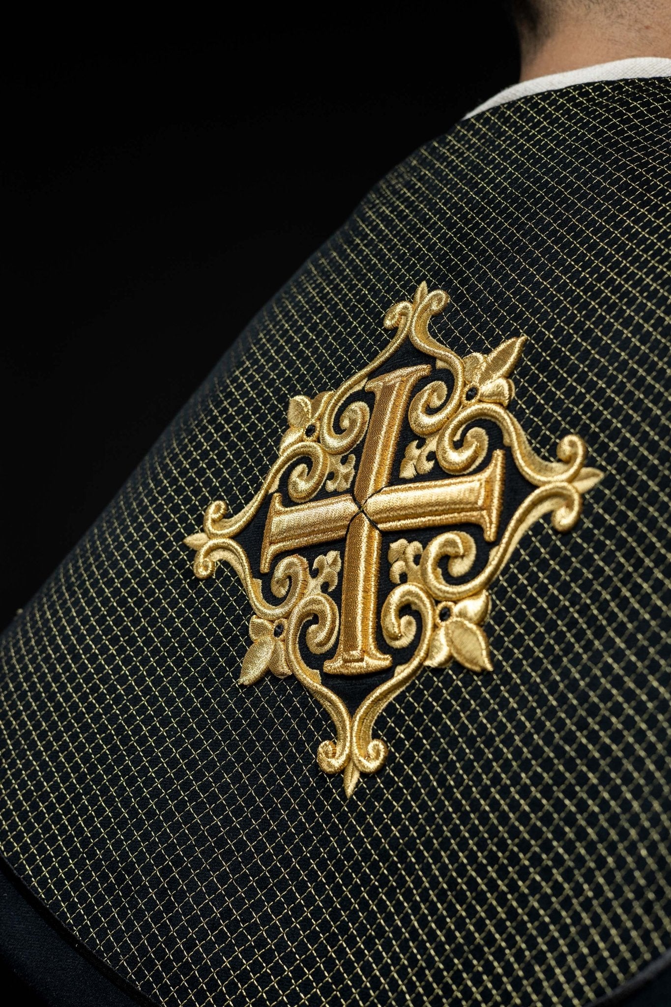 Black cope with a velvet sash and cross embroidery LE/3029/07 145 cm - HAFTINAUSA.COM