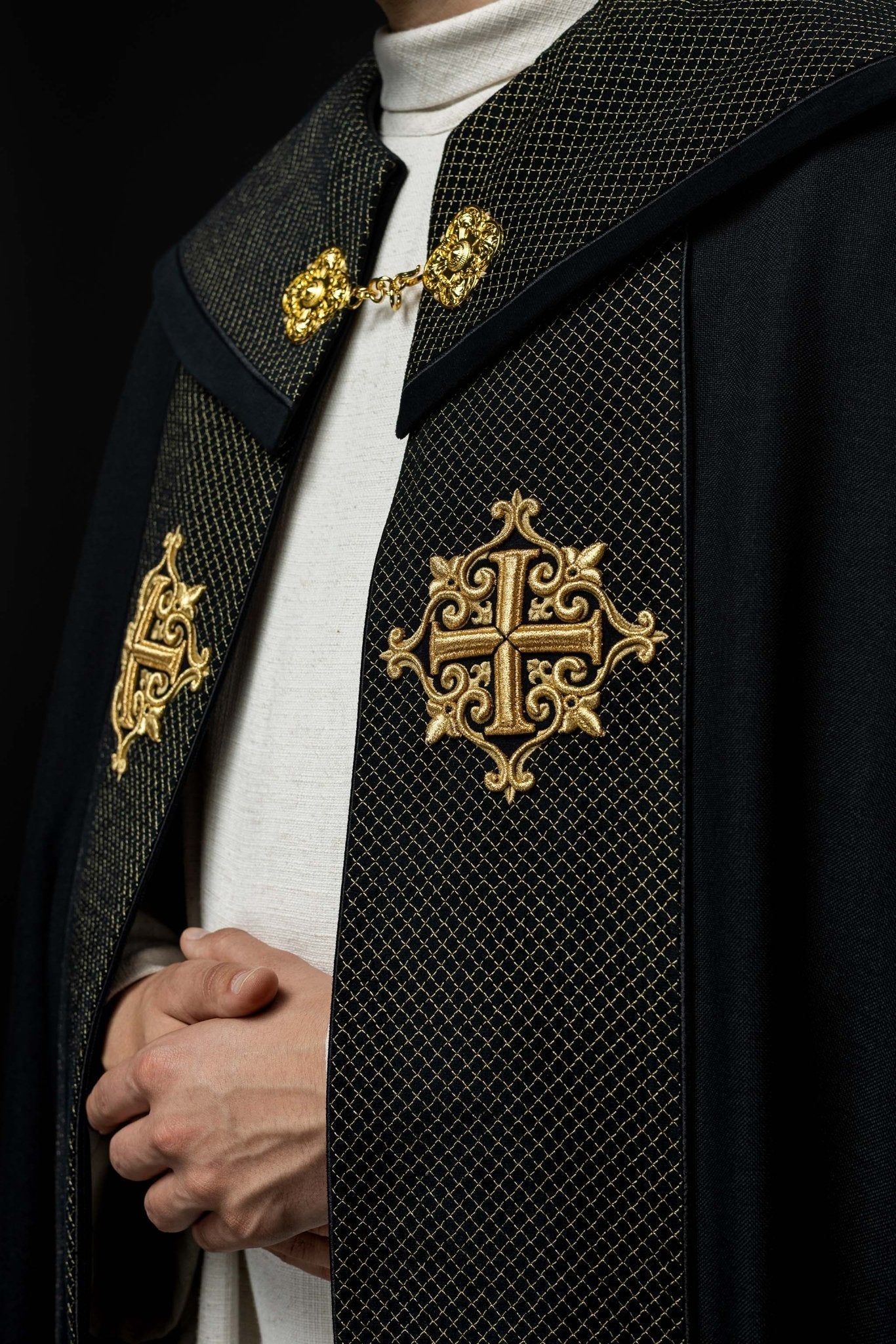Black cope with a velvet sash and cross embroidery LE/3029/07 145 cm - HAFTINAUSA.COM