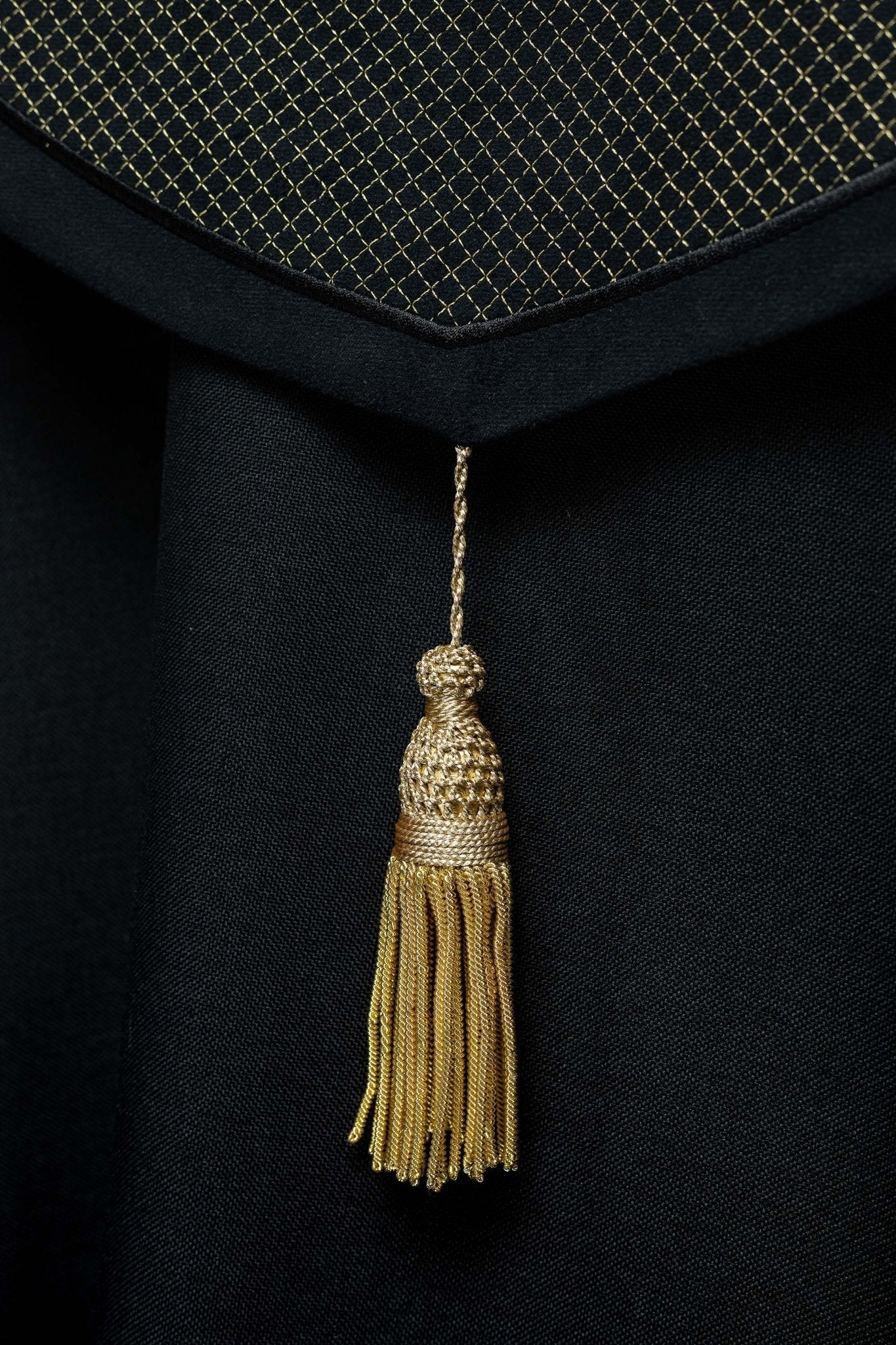 Black cope with a velvet sash and cross embroidery LE/3029/07 145 cm - HAFTINAUSA.COM