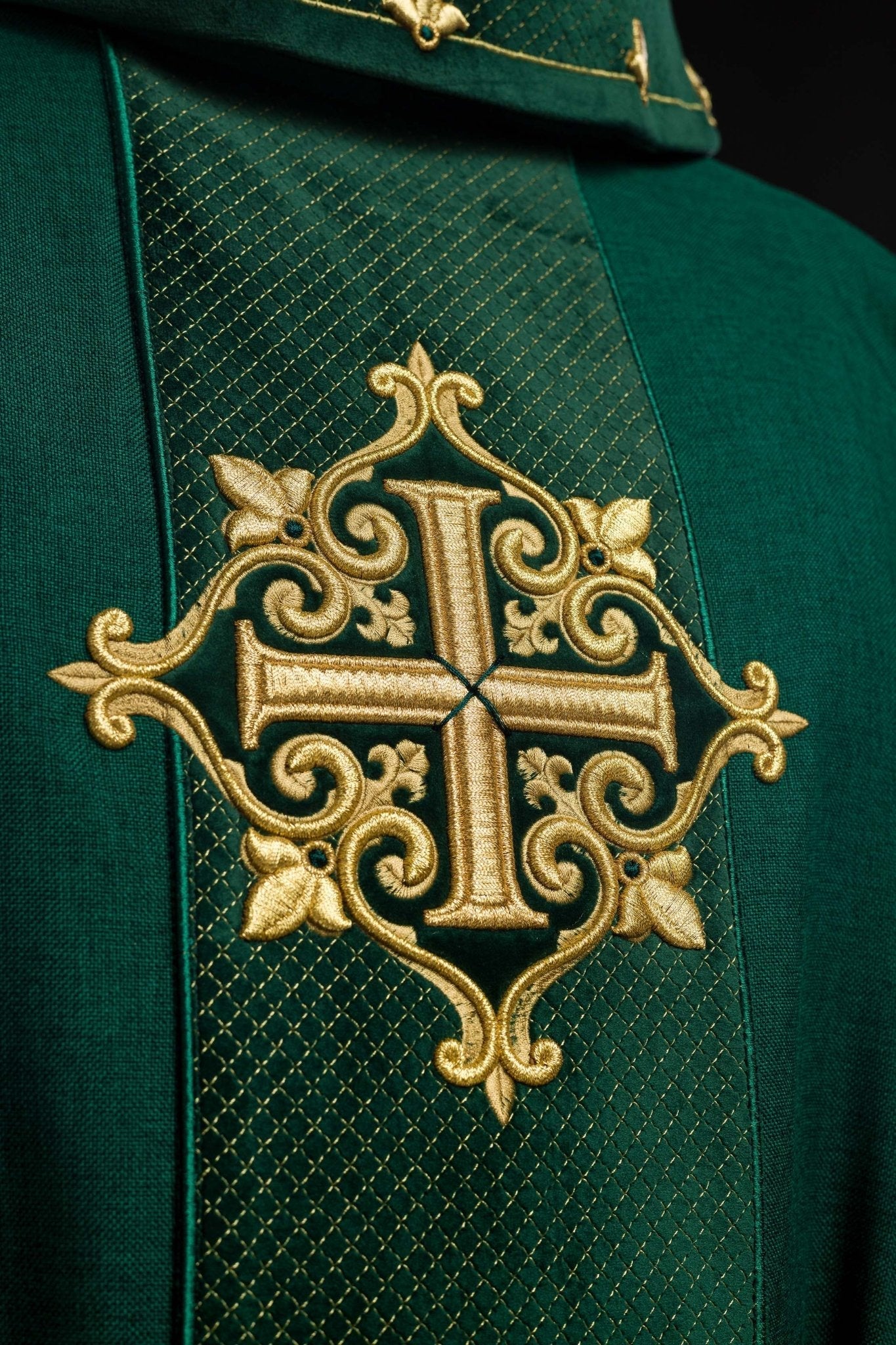 Chasuble embroidered with Green Cross LE/7030/01 - HAFTINAUSA.COM
