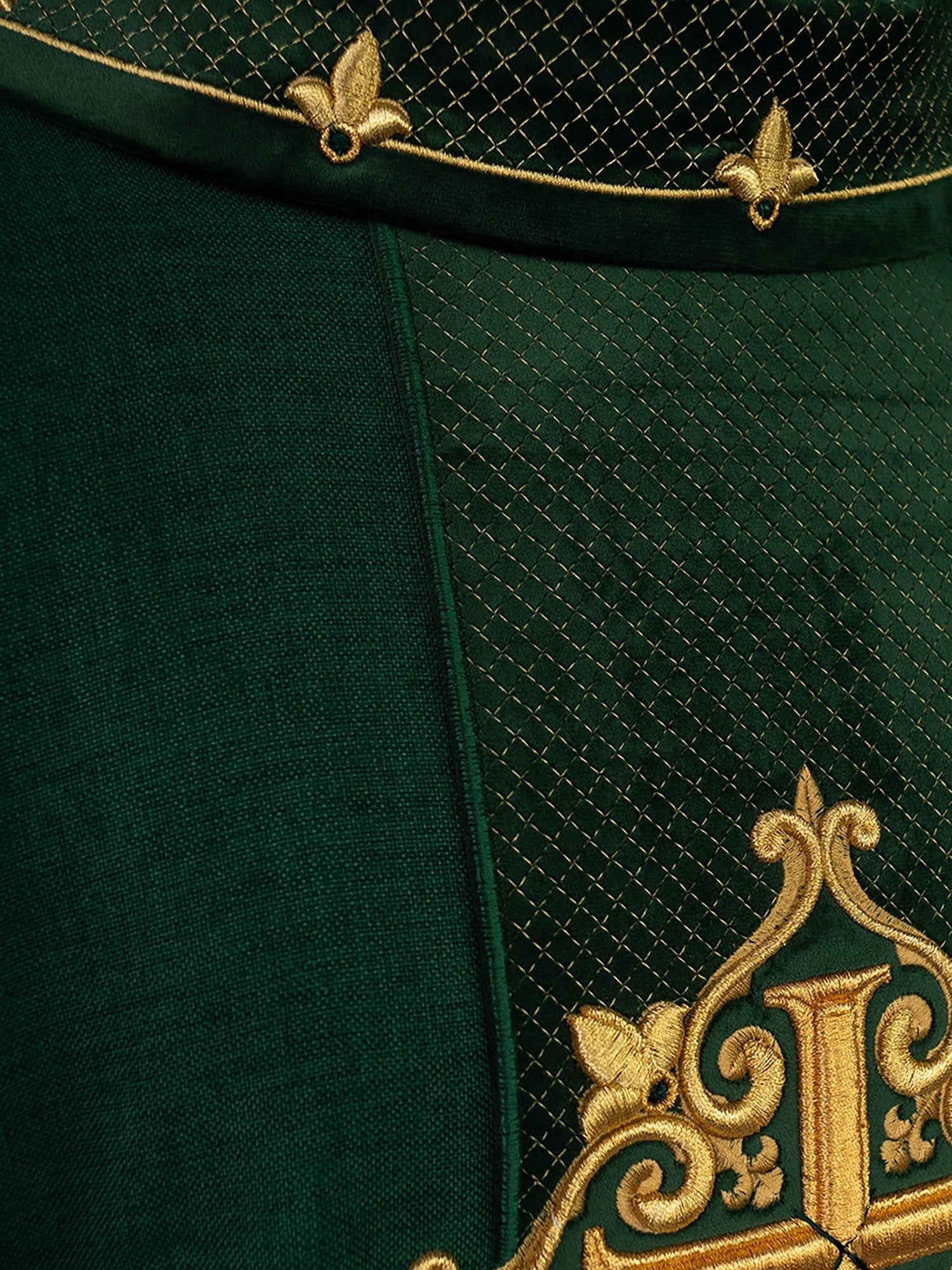 Chasuble embroidered with Green Cross LE/7030/01 - HAFTINAUSA.COM