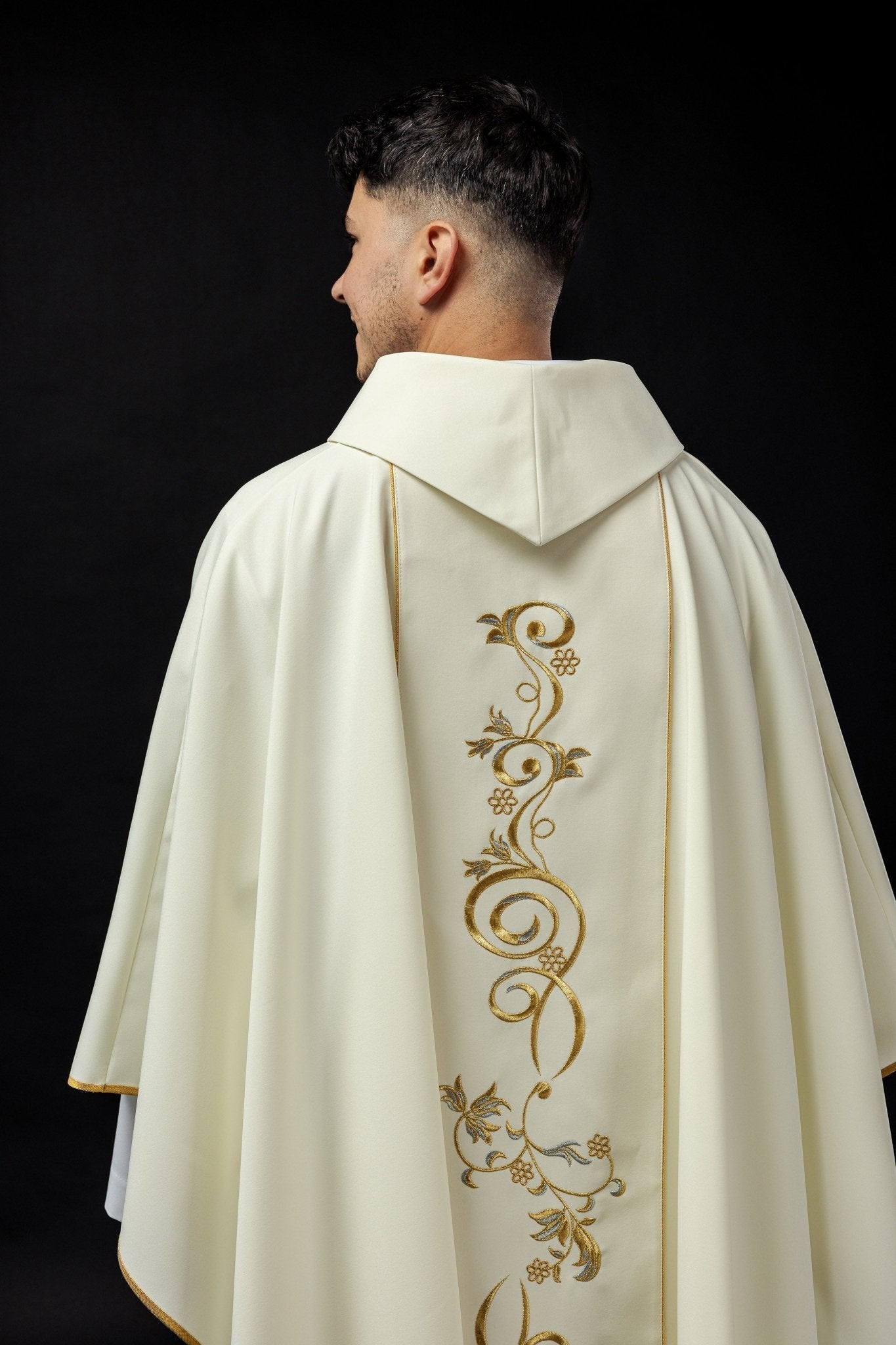 Chasuble embroidered with the image of Saint Anthony KOW2/013/05/01 - HAFTINAUSA.COM