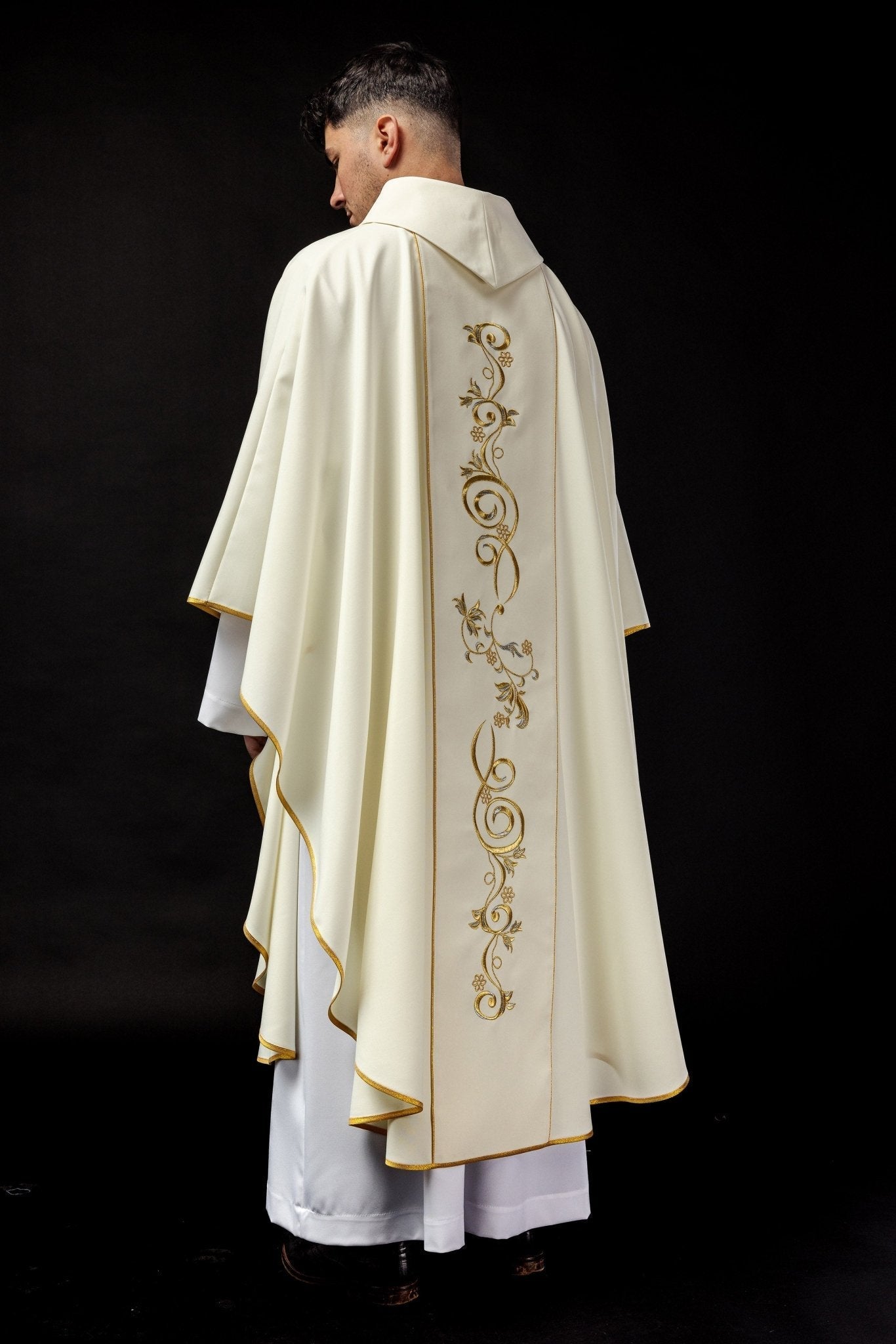 Chasuble embroidered with the image of Saint Anthony KOW2/013/05/01 - HAFTINAUSA.COM