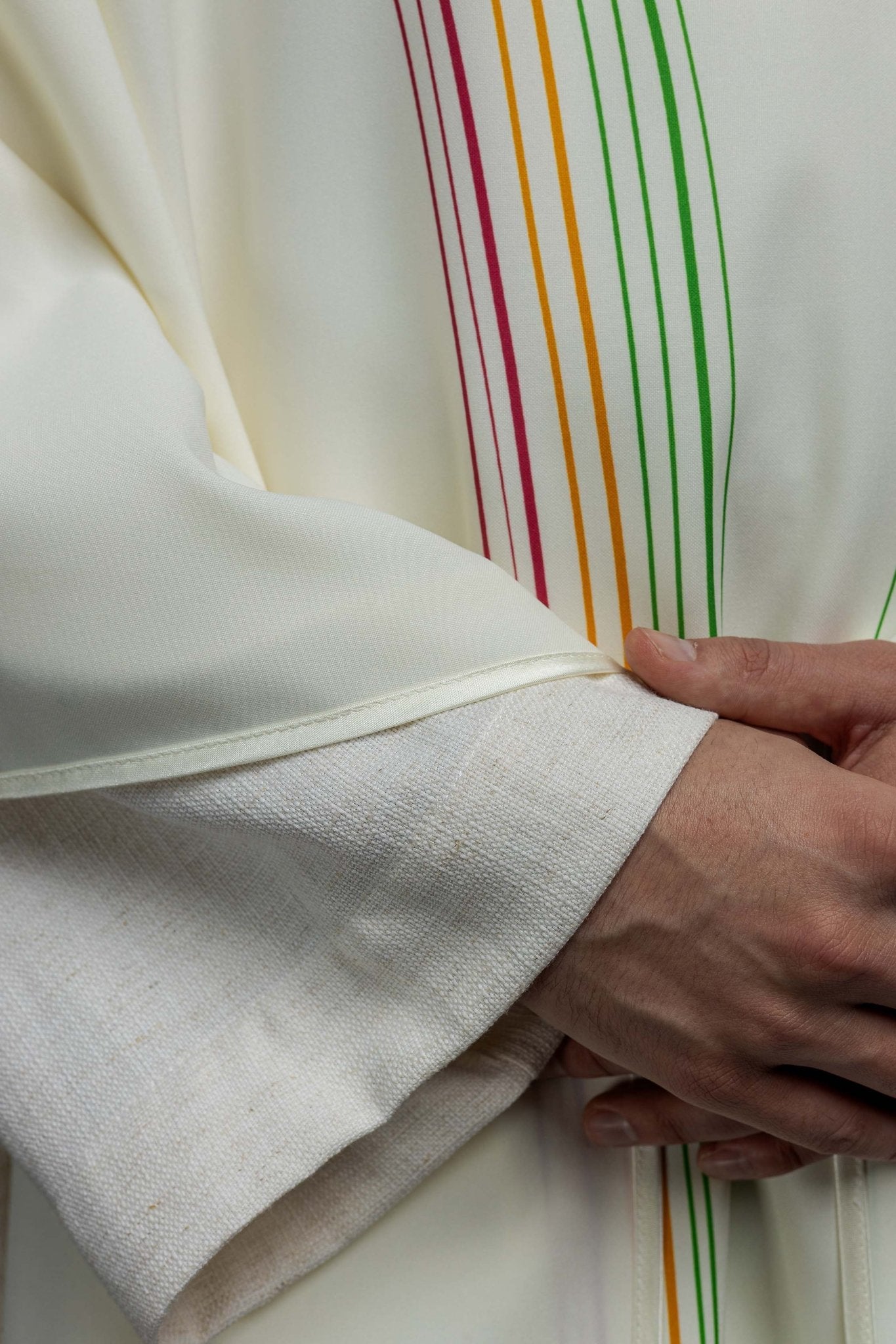 Chasuble in ecru color with the logo “JUBILEE ROME 2025” JR/037/05/12 - HAFTINAUSA.COM
