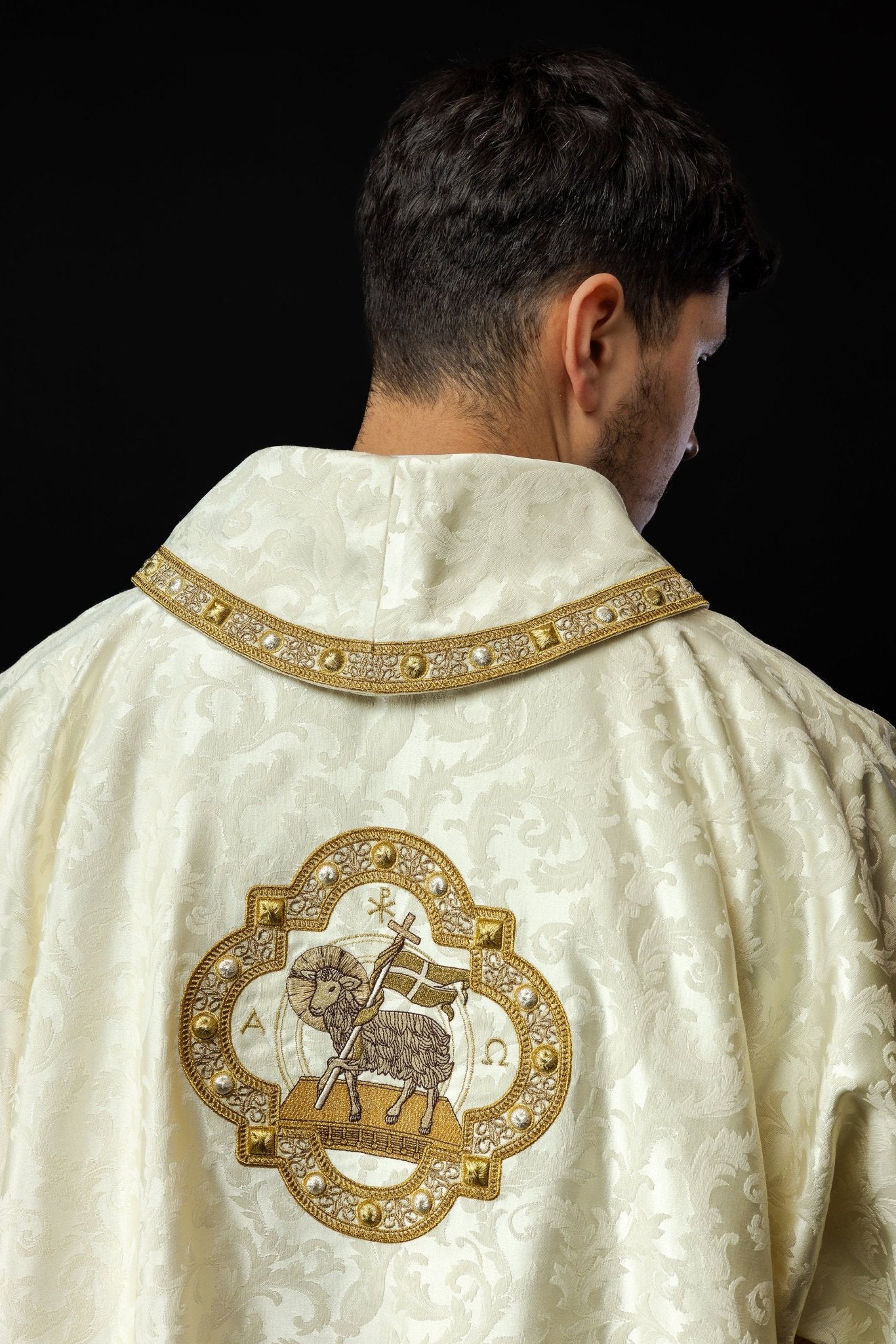 Dalmatic with the Easter Lamb made of decorative fabric S - 1072 - 05 - 88 - D - HAFTINAUSA.COM