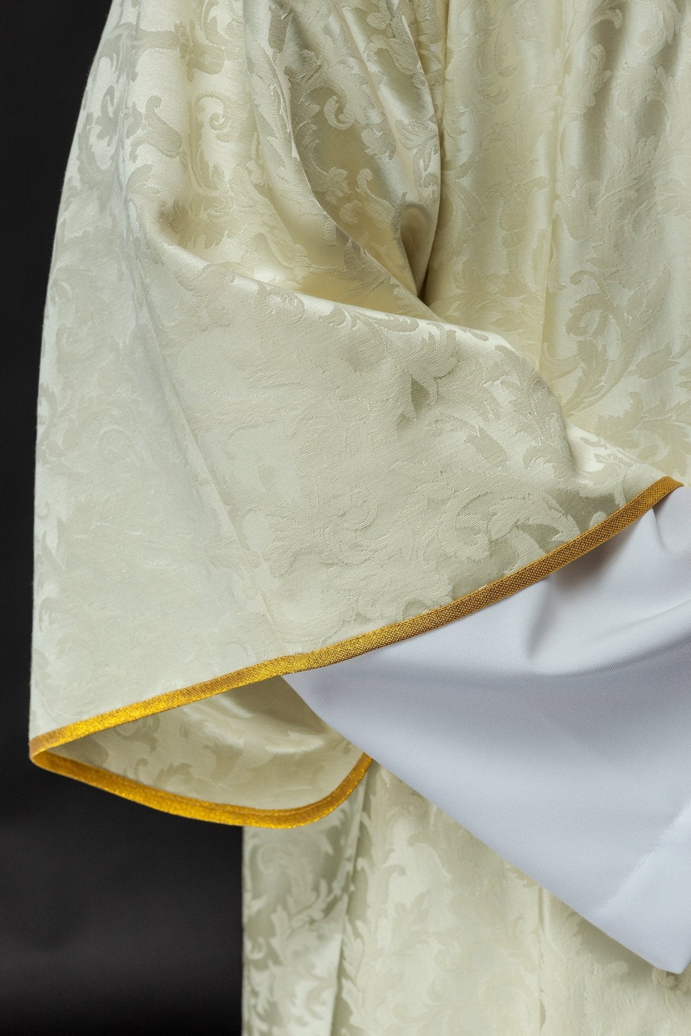 Dalmatic with the Easter Lamb made of decorative fabric S - 1072 - 05 - 88 - D - HAFTINAUSA.COM
