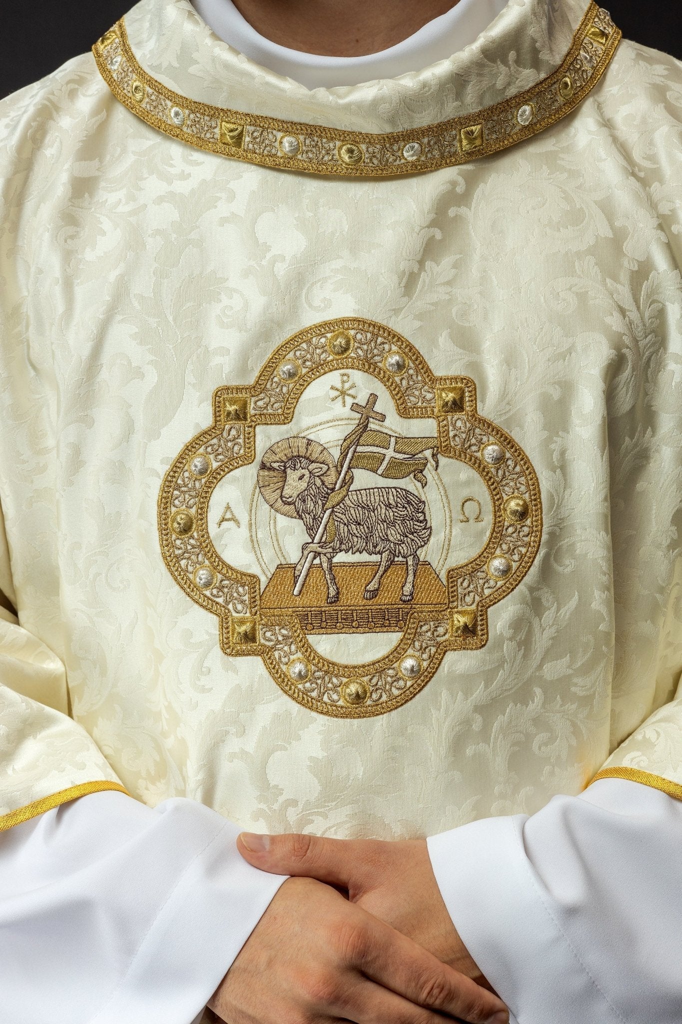 Dalmatic with the Easter Lamb made of decorative fabric S - 1072 - 05 - 88 - D - HAFTINAUSA.COM