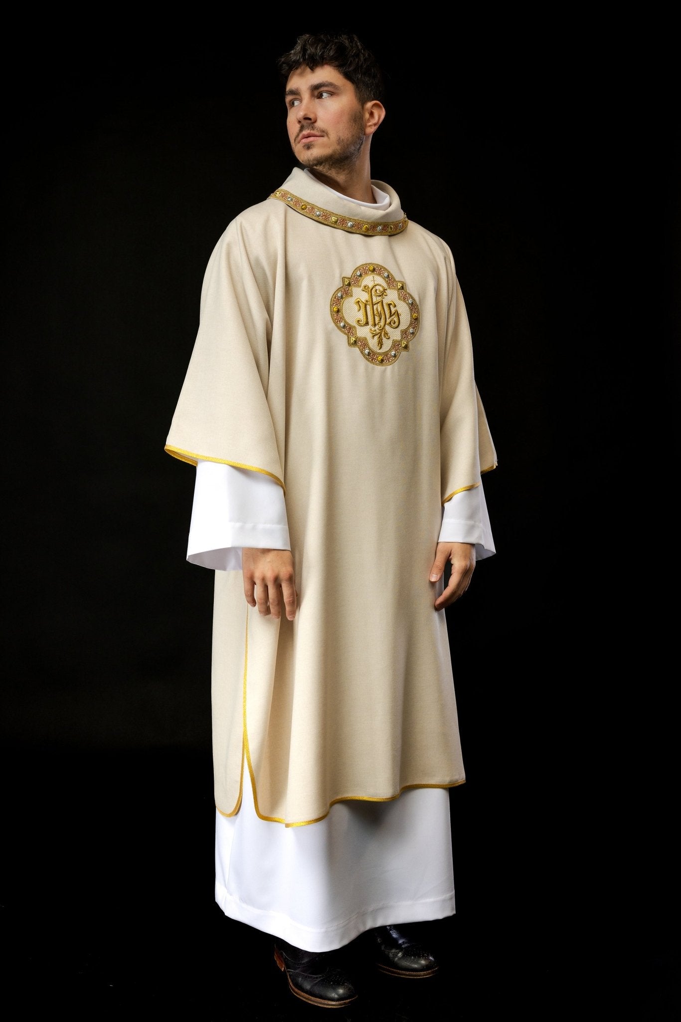 Dalmatica with IHS symbol and ecru collar S - 1073 - 05 - 70 - D - HAFTINAUSA.COM