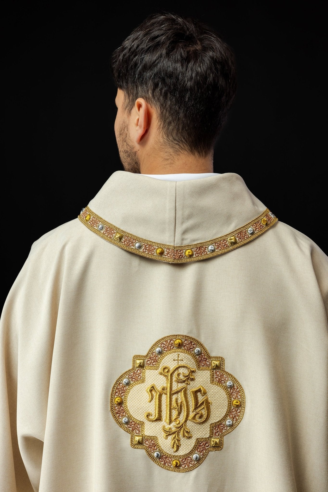 Dalmatica with IHS symbol and ecru collar S - 1073 - 05 - 70 - D - HAFTINAUSA.COM