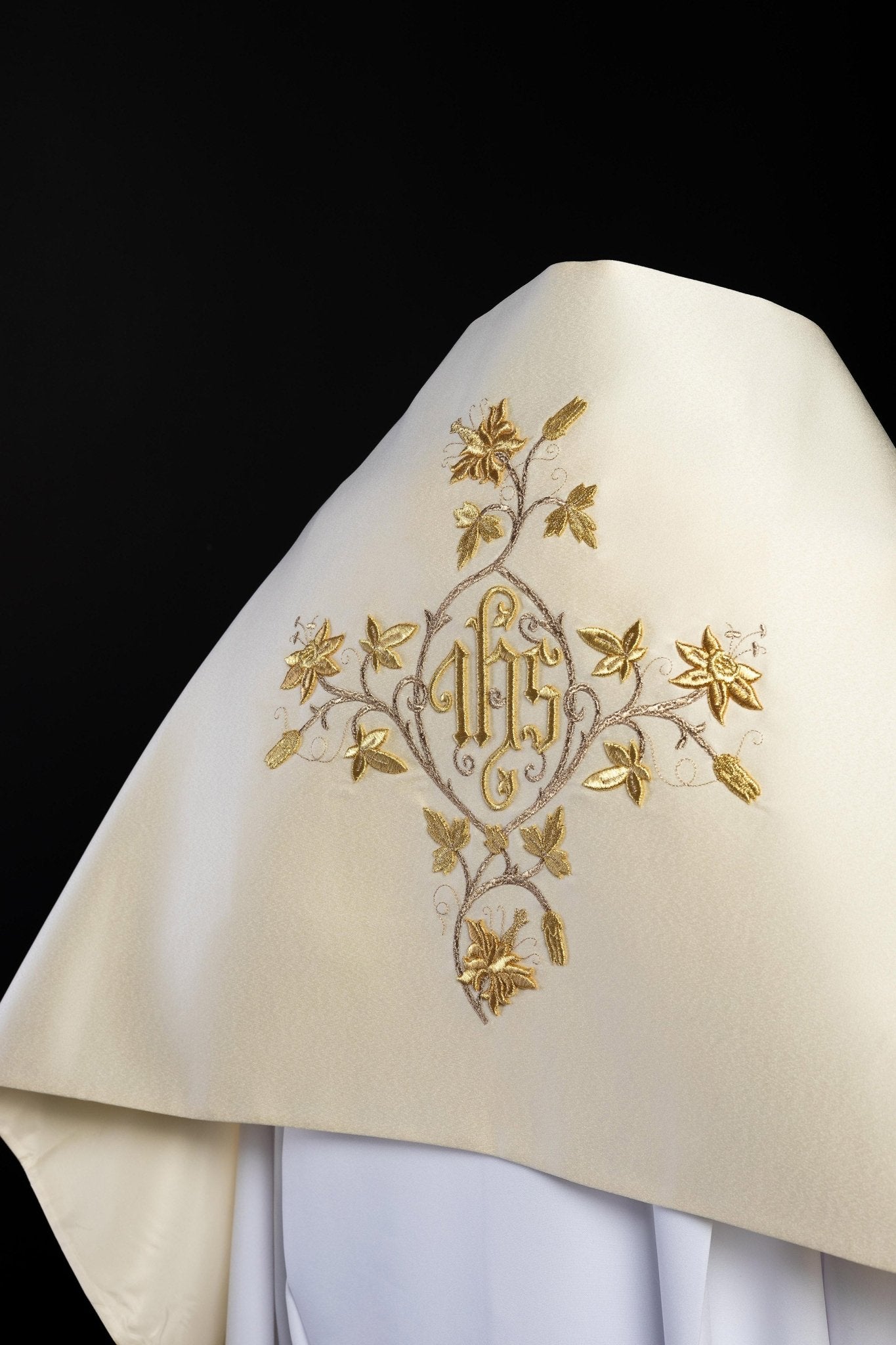 Ecru IHS embroidered liturgical veil KWL/037/05/20 50*270 ECRU SAT - HAFTINAUSA.COM
