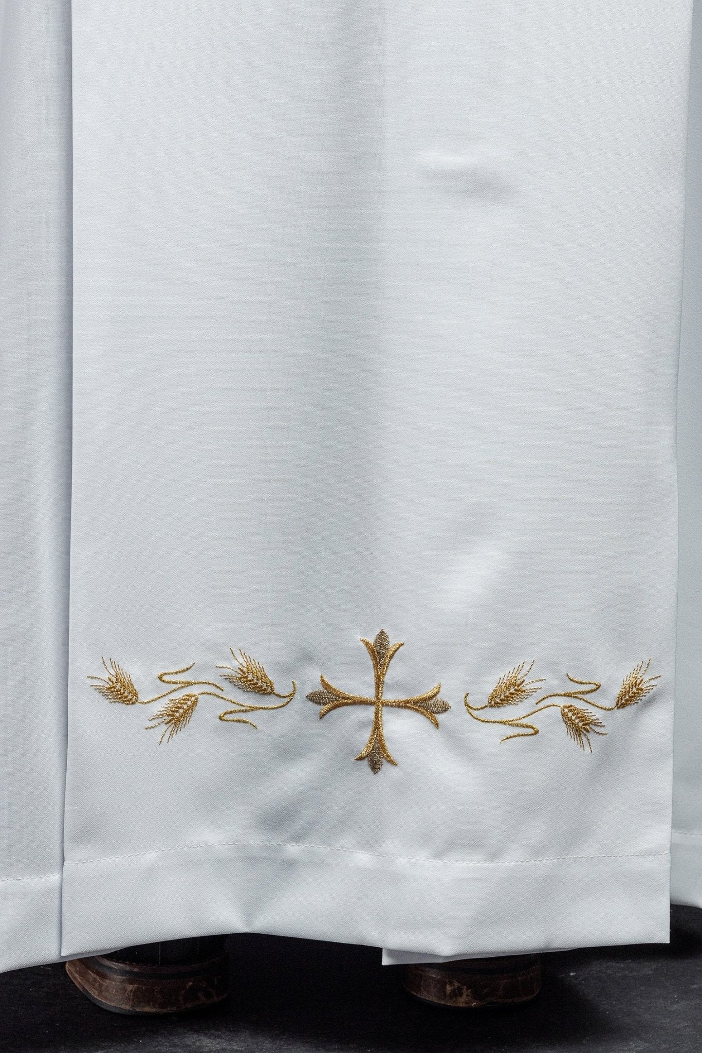 Embroidered cleric alb with collar KAB/004/04/12 135cm/164cm - HAFTINAUSA.COM