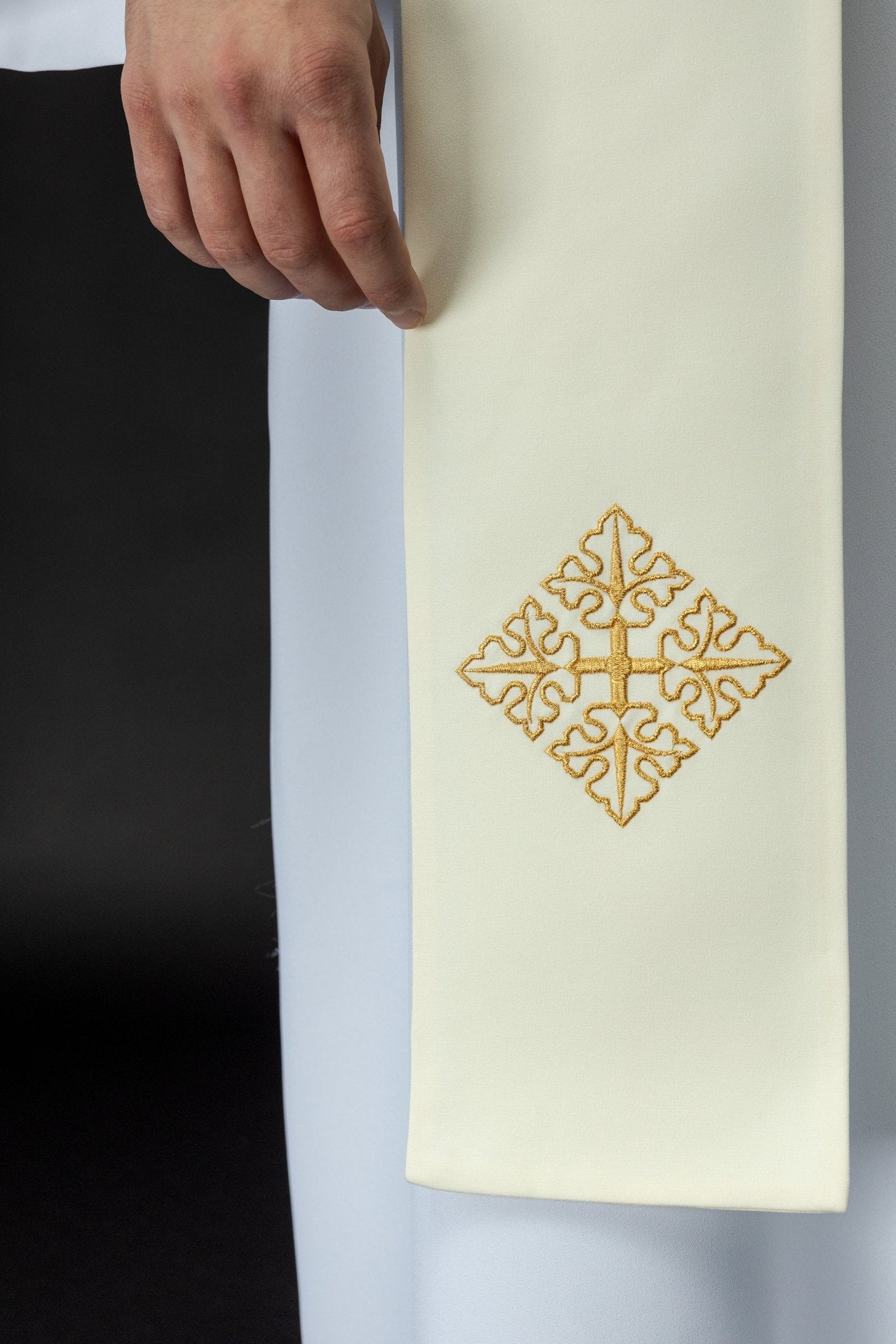 Embroidered stole with the image of the Holy Family for Christmas KZS2/260/05/01 ECRU - HAFTINAUSA.COM
