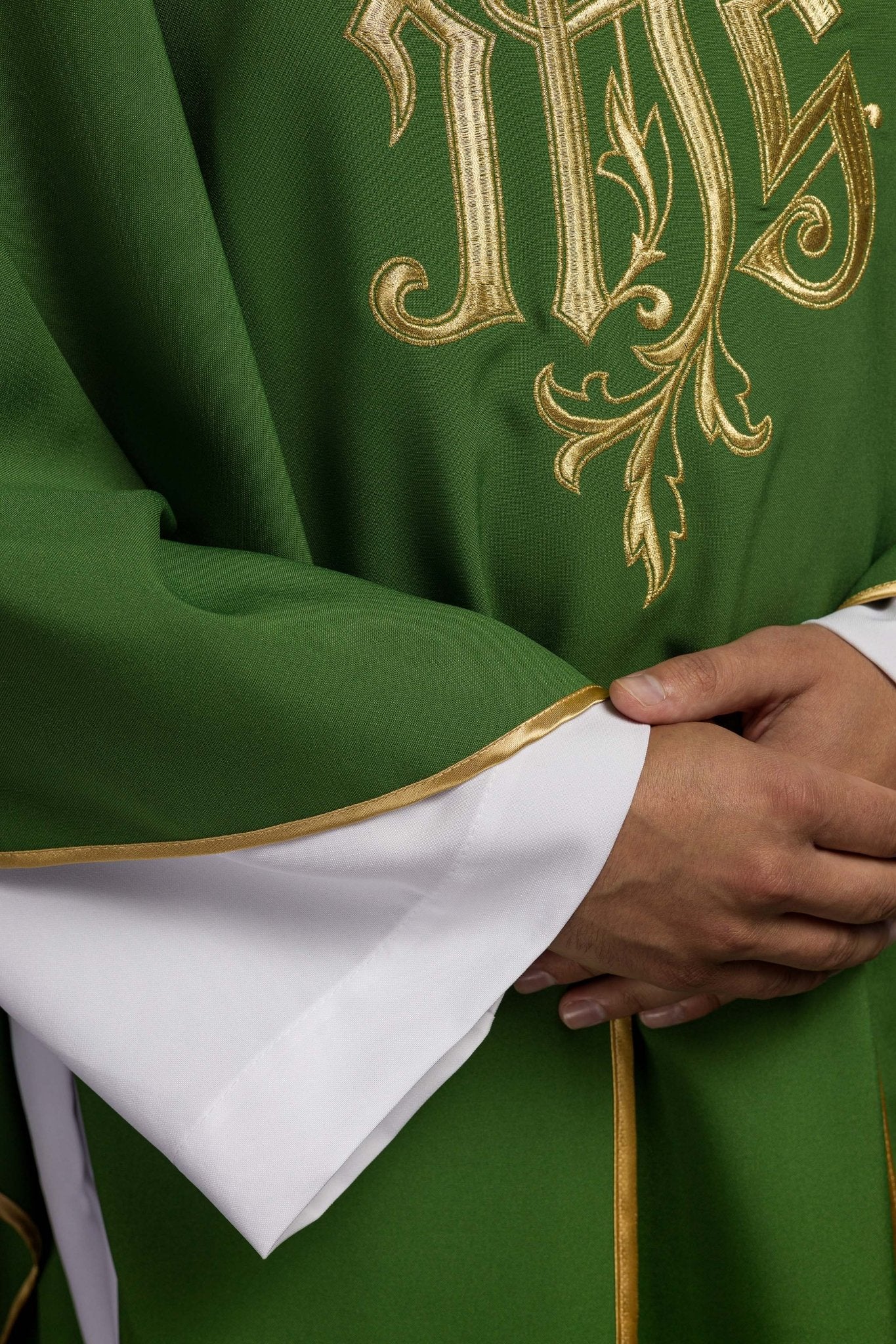 Green chasuble with classic JHS design KOR/032/01/12 ZIELONY - HAFTINAUSA.COM