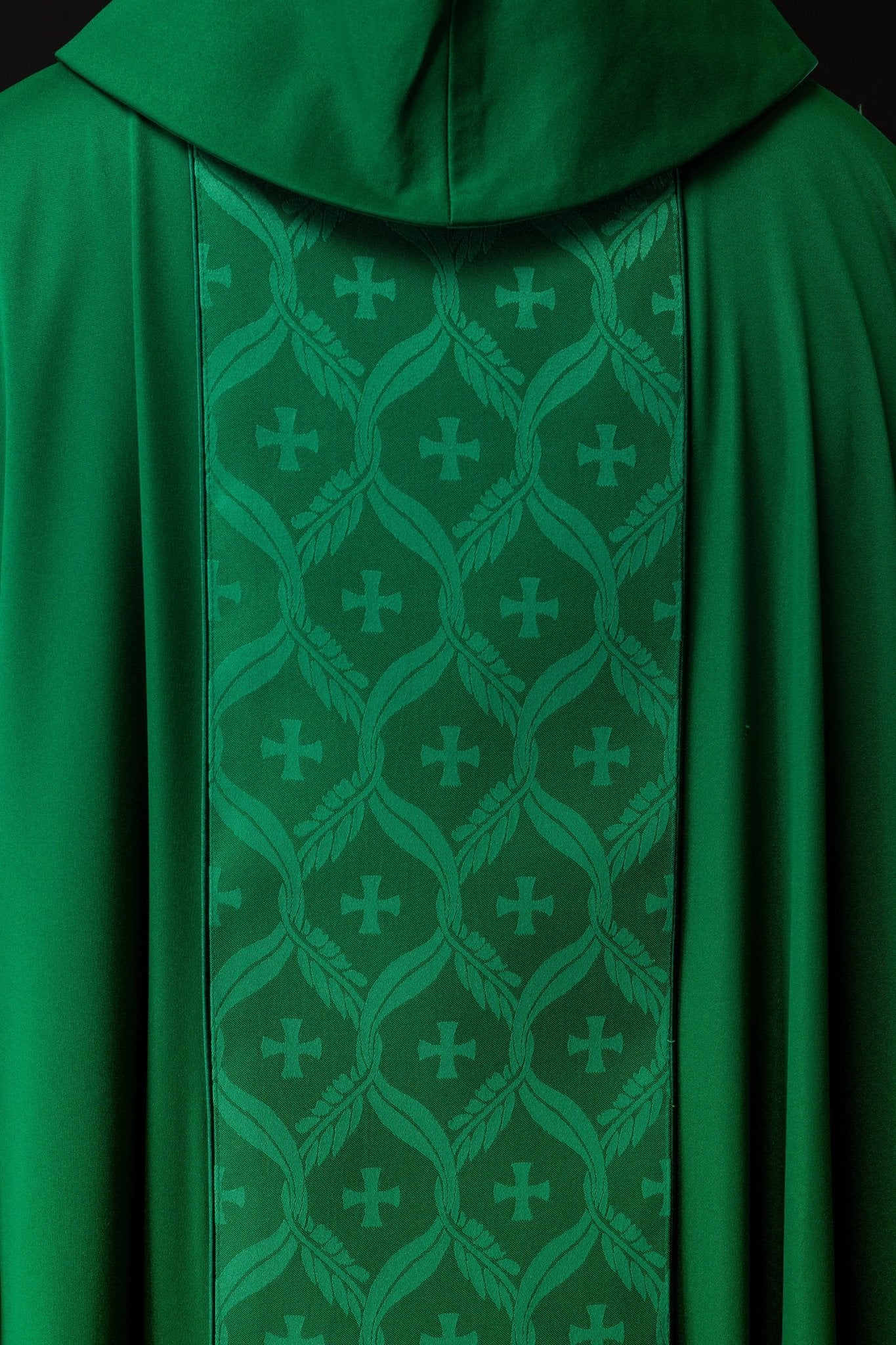 Green chasuble with jacquard cross belt KOR/402/01/53 - HAFTINAUSA.COM