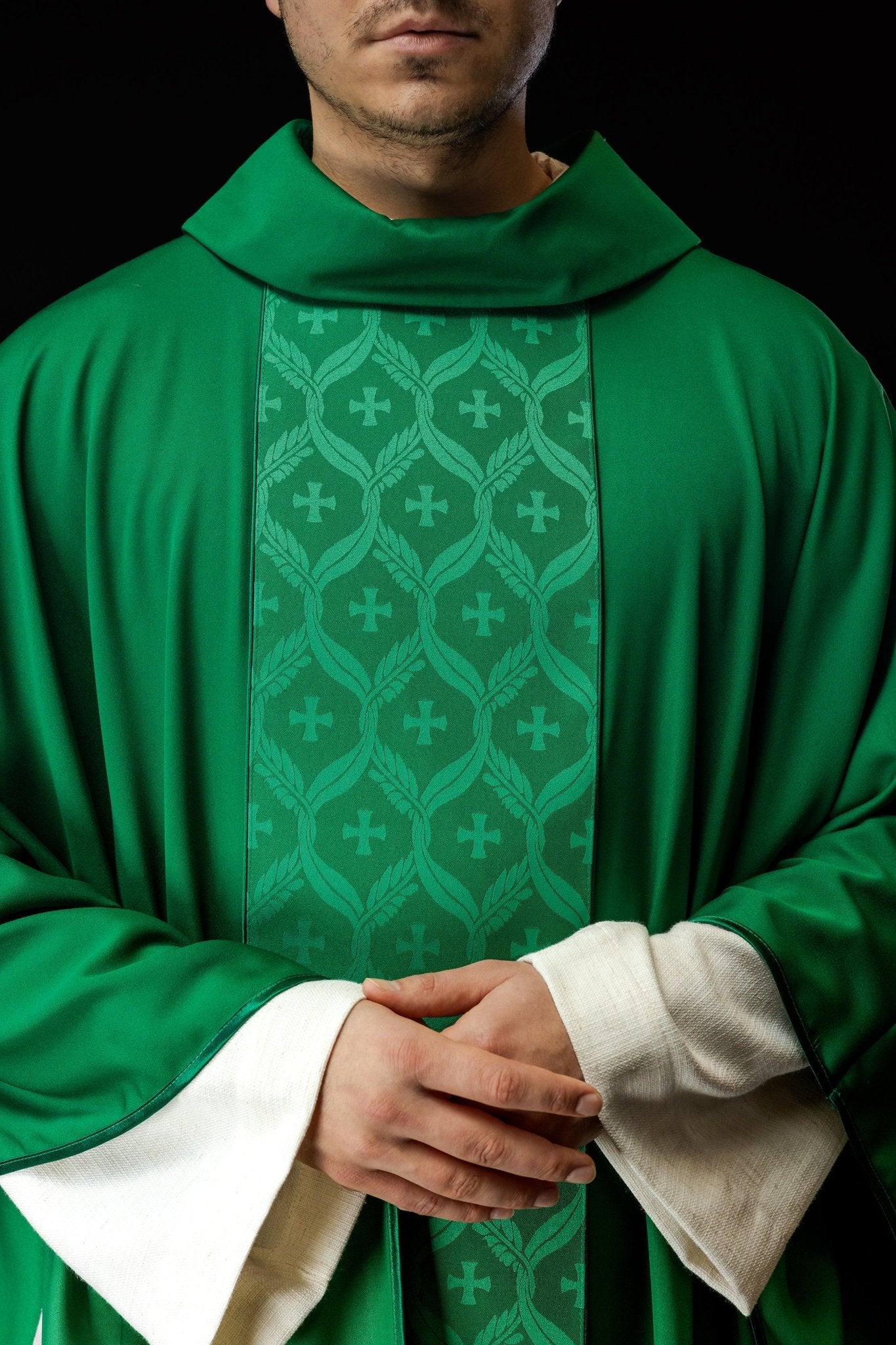 Green chasuble with jacquard cross belt KOR/402/01/53 - HAFTINAUSA.COM