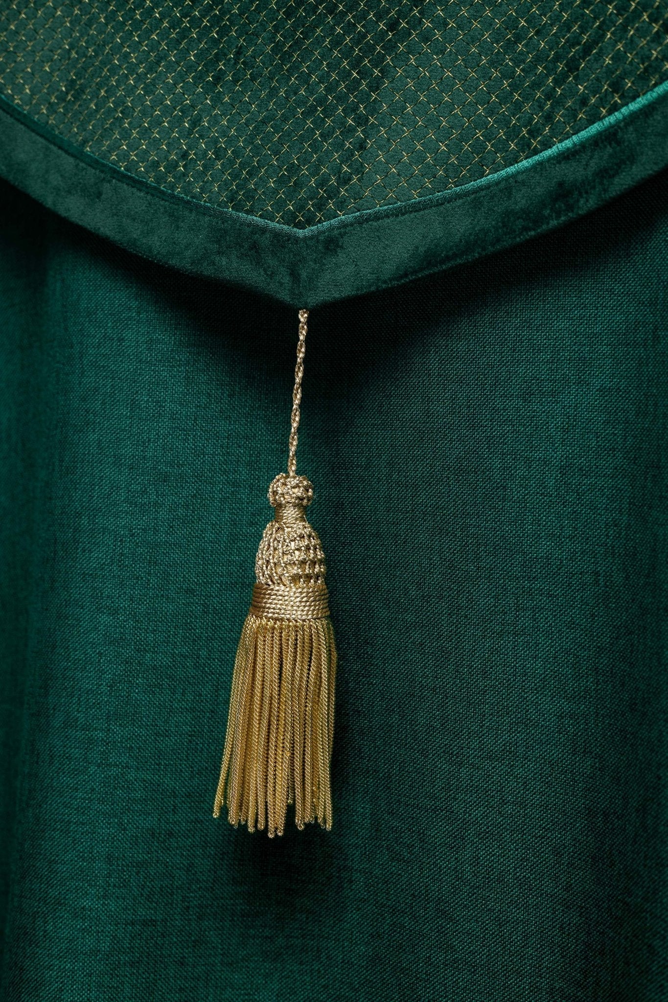 Green cope with a velvet sash and cross embroidery LE/3029/01 145 cm - HAFTINAUSA.COM