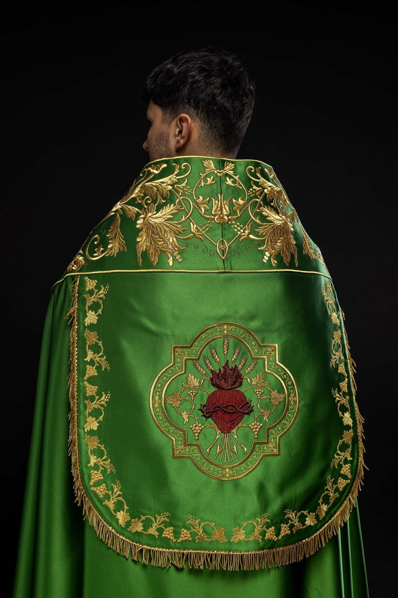 Green satin Roman cape with embroidered heart of Jesus KKP/026/01/20 150cm - HAFTINAUSA.COM