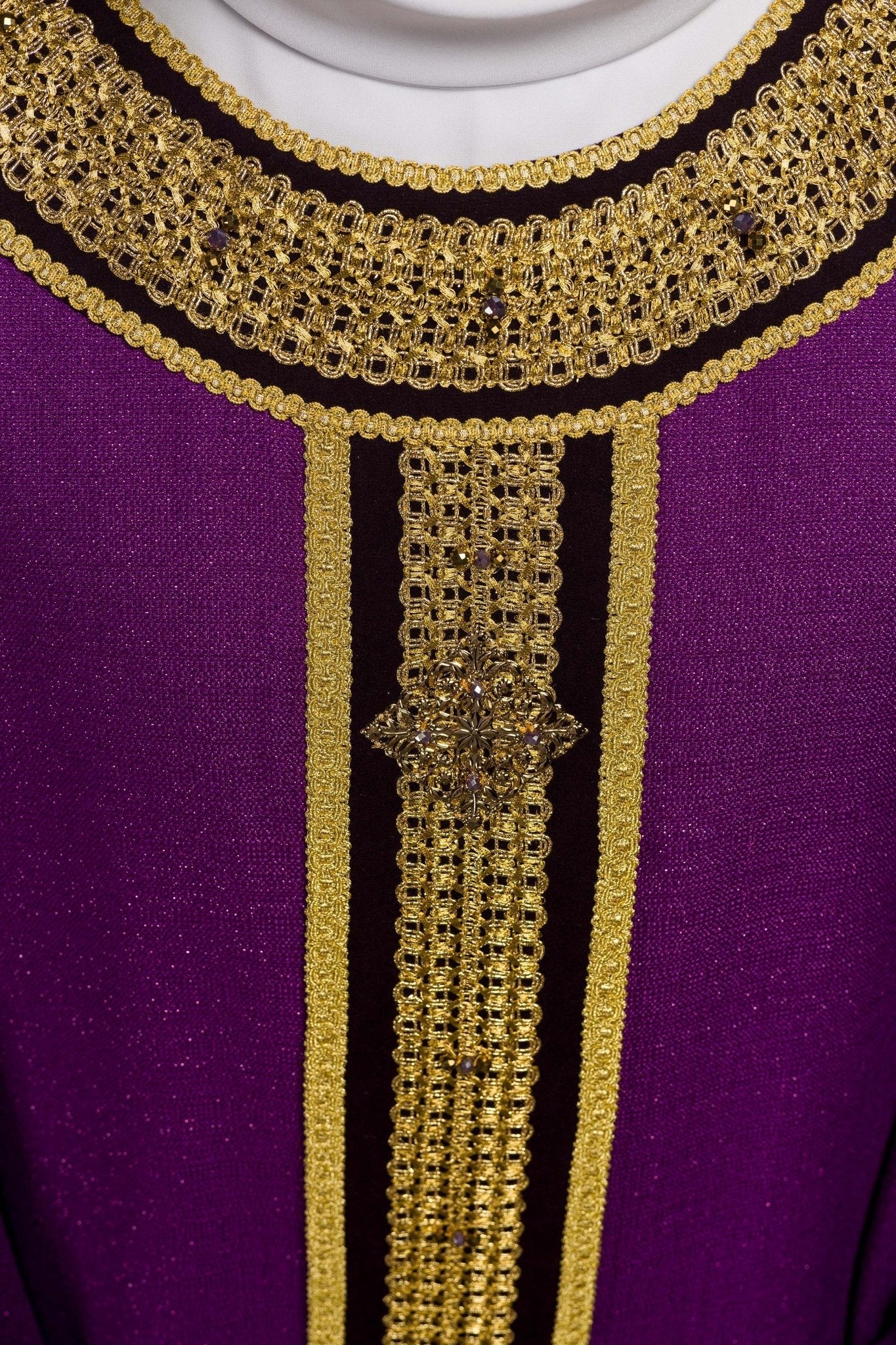 Handmade chasuble with natural stones Handmade 7001 HM/7001/03/71/PA03 - HAFTINAUSA.COM