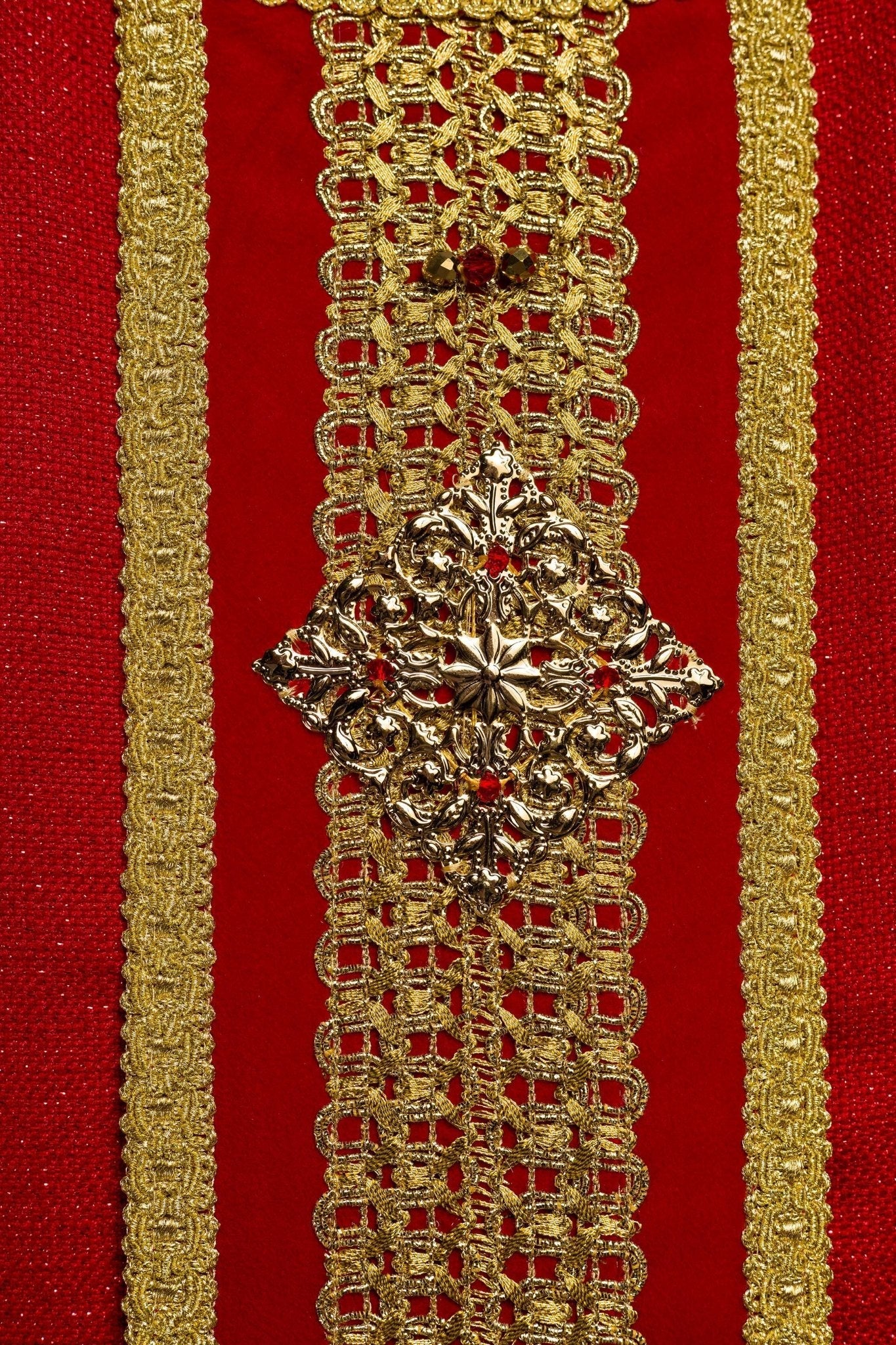 Handmade chasuble with natural stones Handmade 7001 HM/7001/02/71/PA02 - HAFTINAUSA.COM