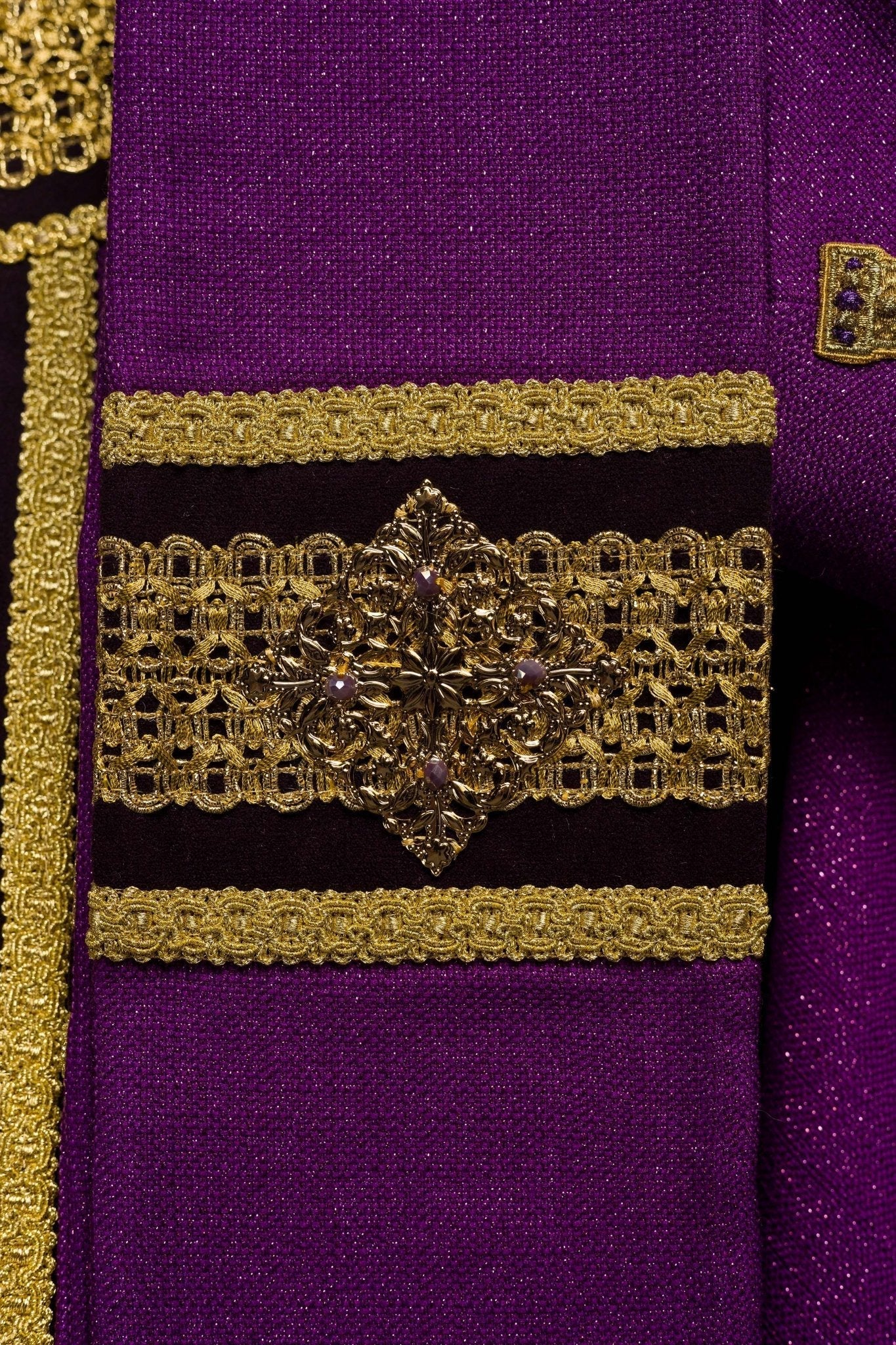 Handmade chasuble with natural stones Handmade 7001 HM/7001/03/71/PA03 - HAFTINAUSA.COM