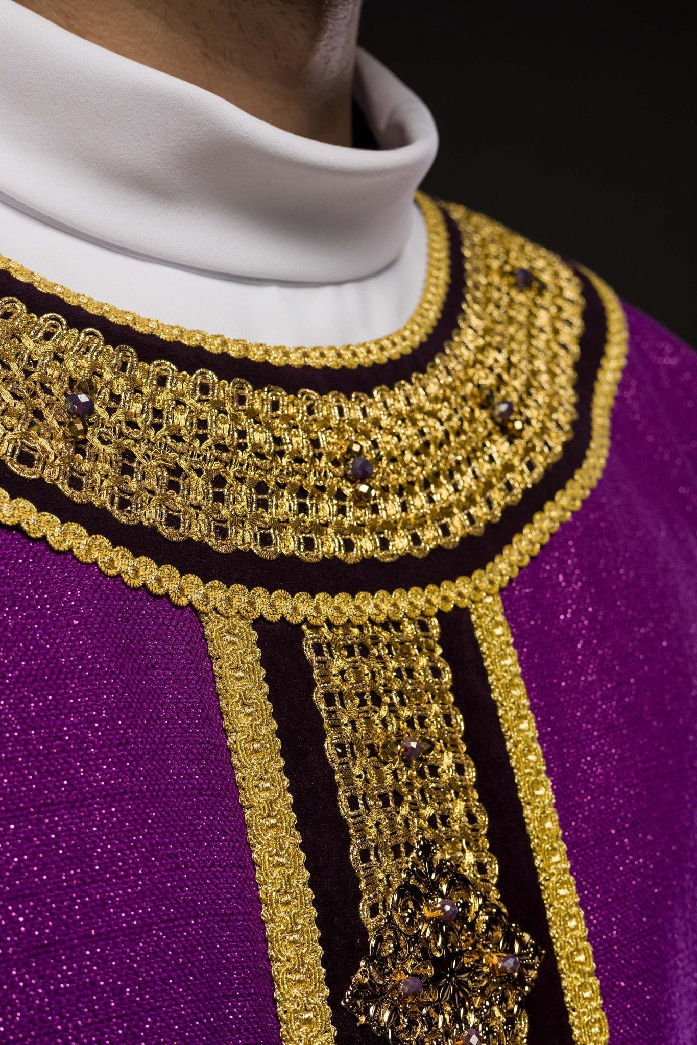 Handmade chasuble with natural stones Handmade 7001 HM/7001/03/71/PA03 - HAFTINAUSA.COM
