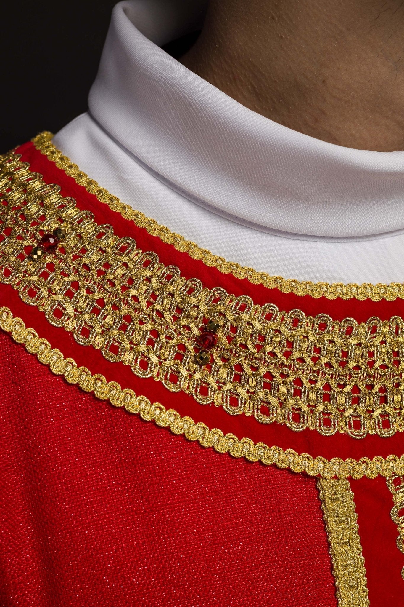 Handmade chasuble with natural stones Handmade 7001 HM/7001/02/71/PA02 - HAFTINAUSA.COM